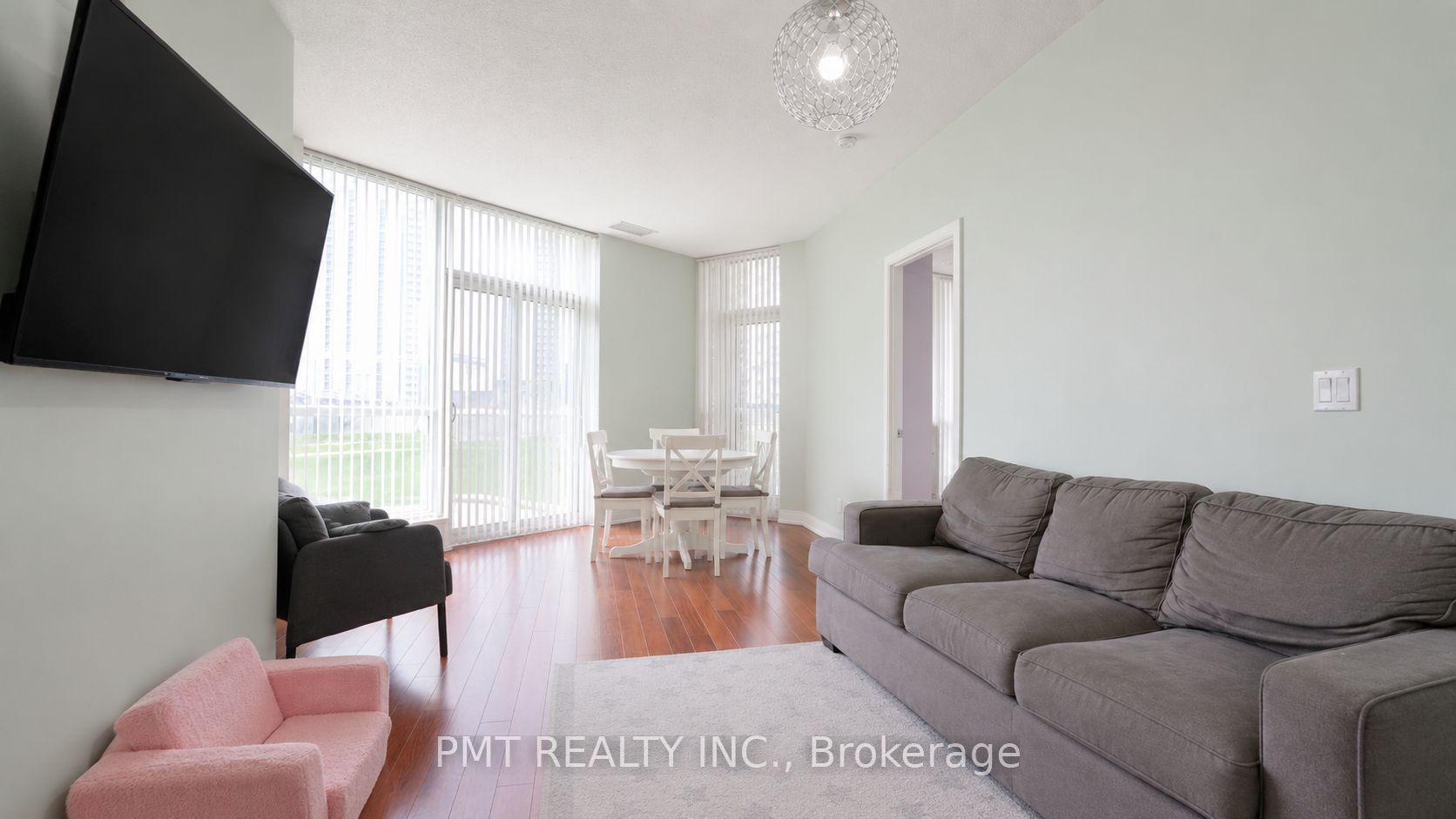 125 Village Green Square 309 Property Photo 7