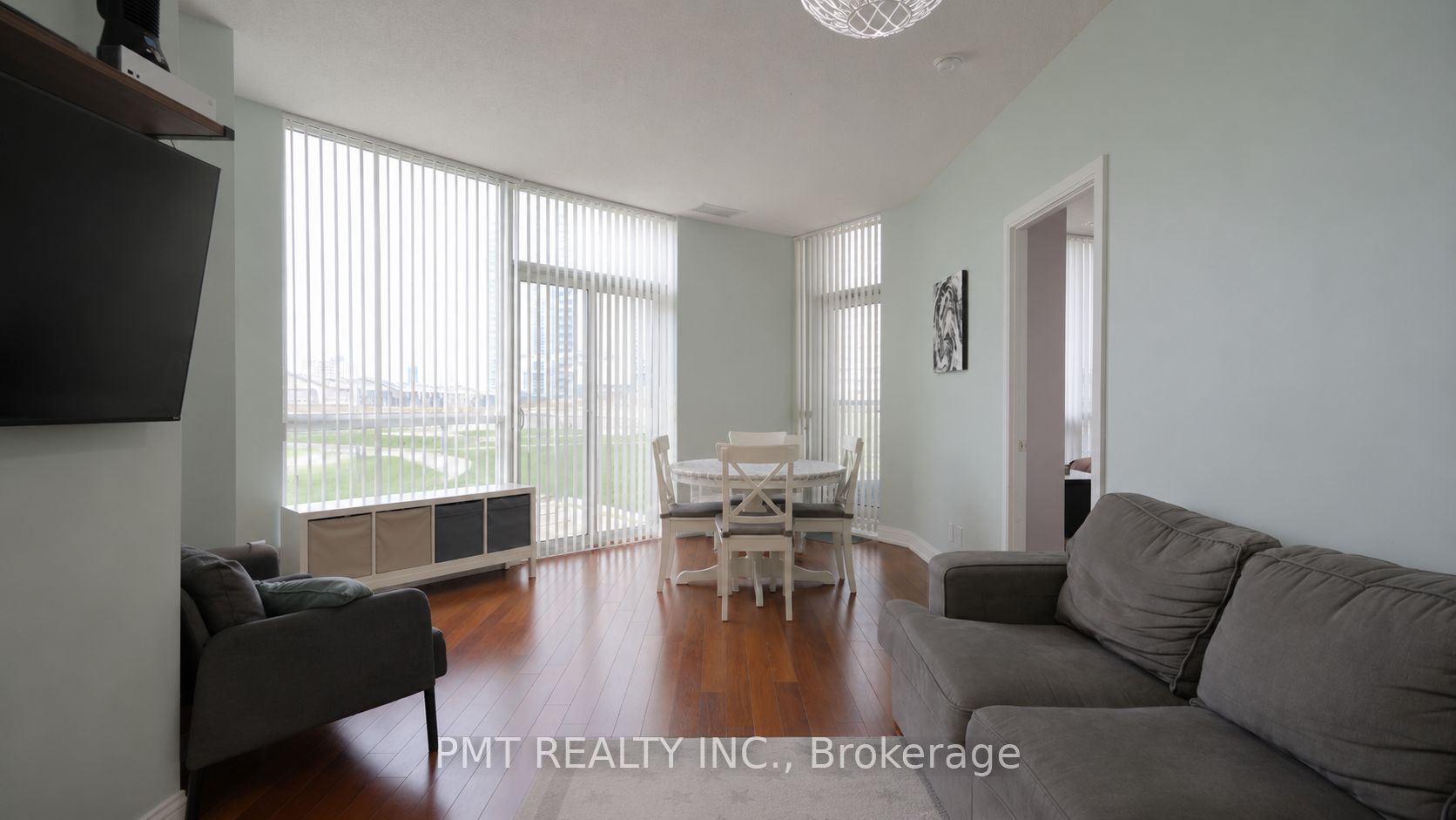 125 Village Green Square 309 Property Photo 8