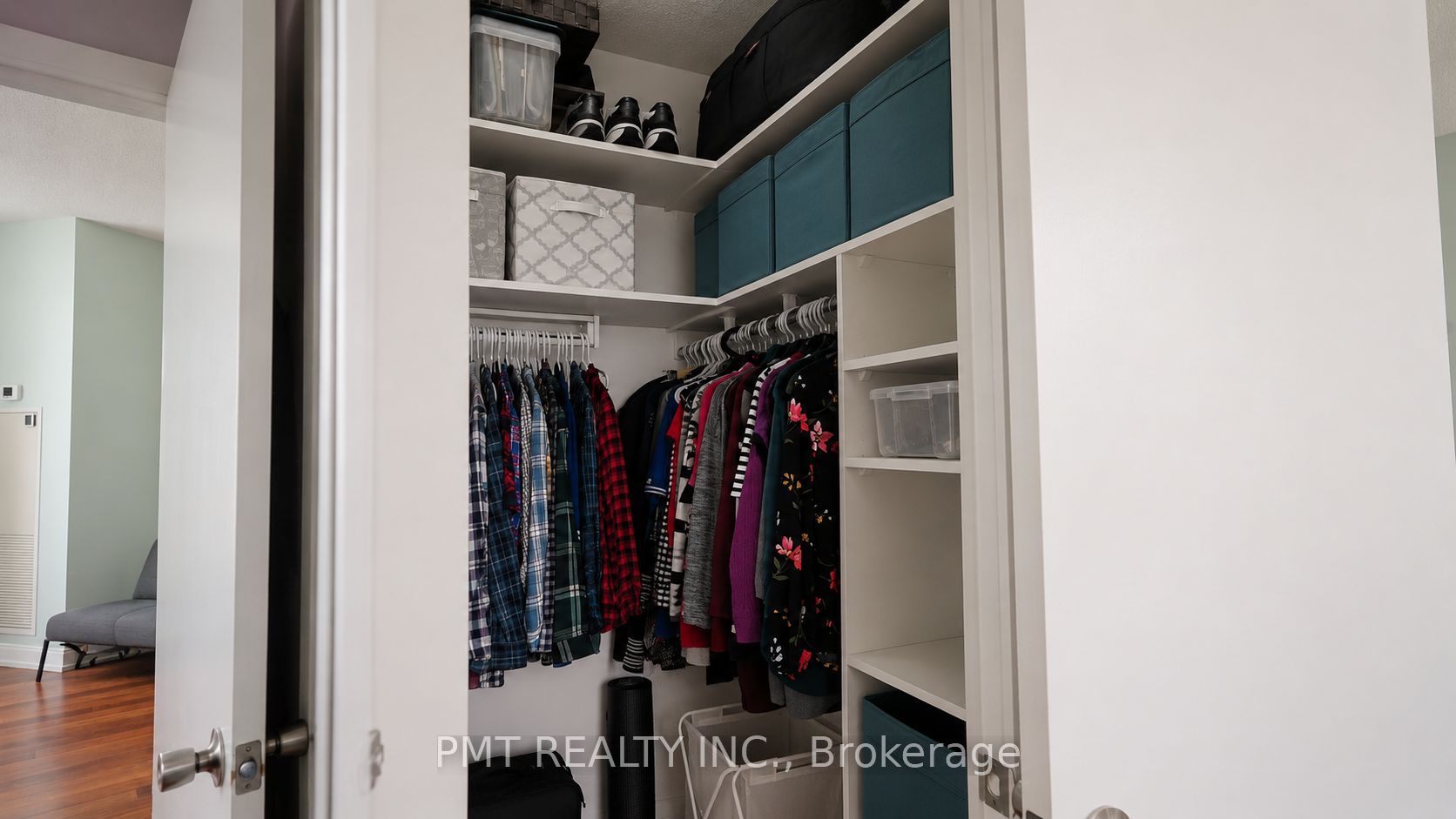 125 Village Green Square 309 Property Photo 11