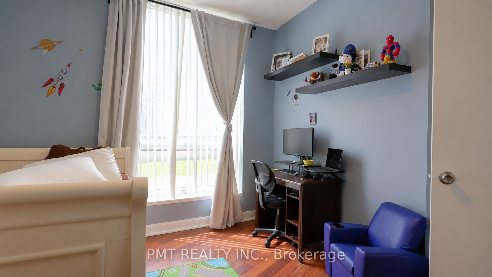 125 Village Green Square 309 Property Photo 14