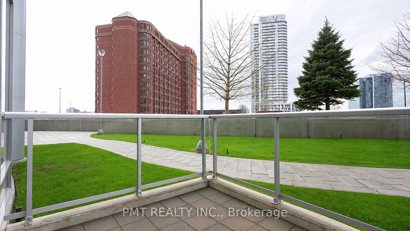 125 Village Green Square 309 Property Photo 17
