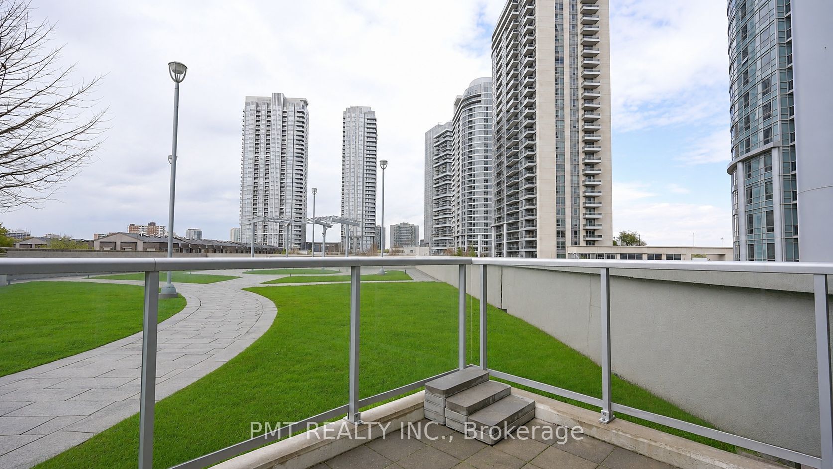 125 Village Green Square 309 Property Photo 18