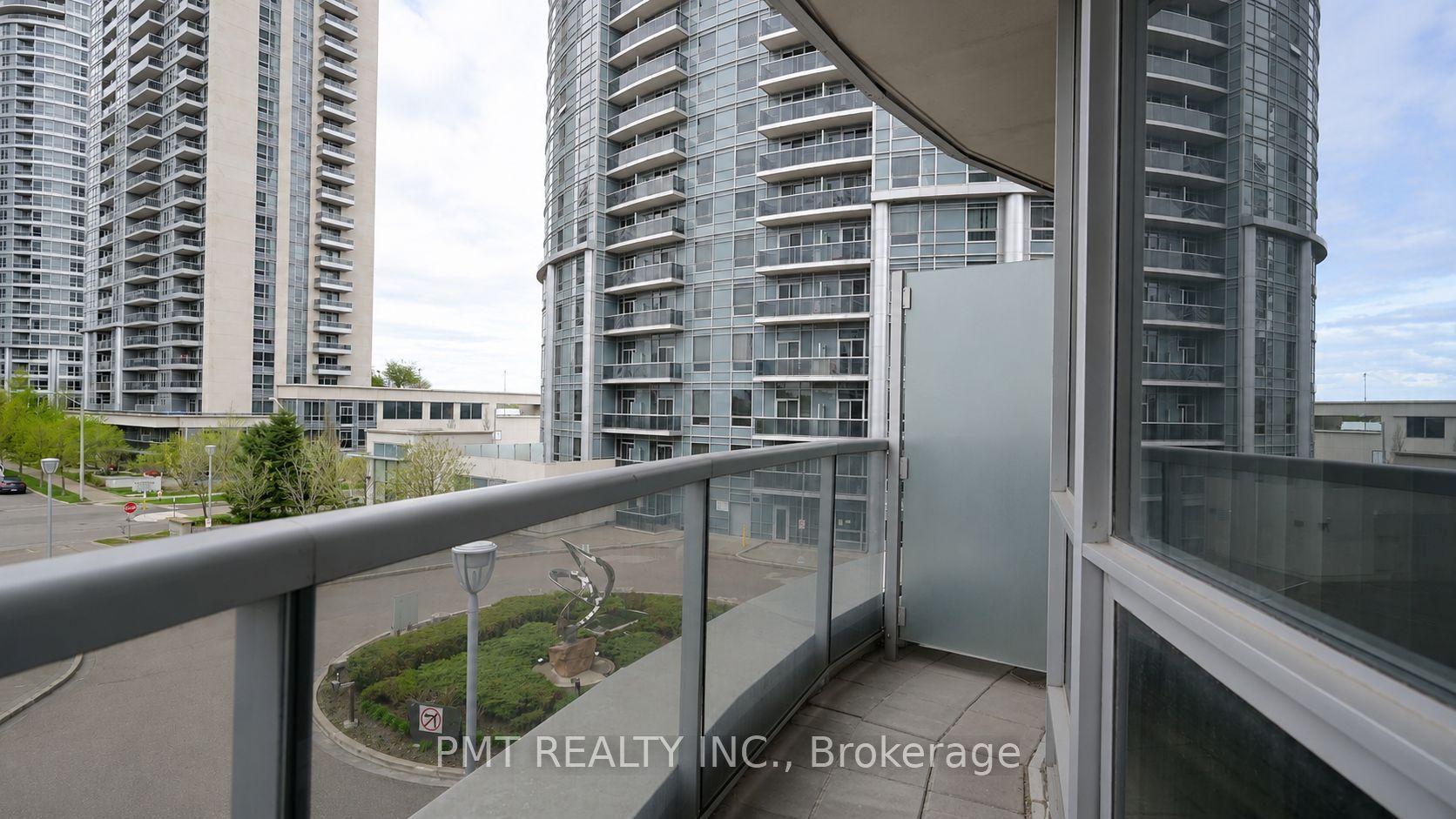 125 Village Green Square 309 Property Photo 19