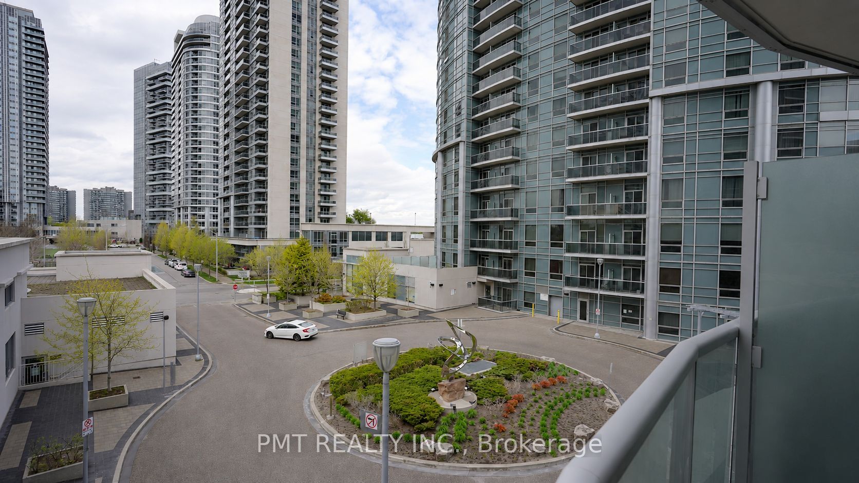 125 Village Green Square 309 Property Photo 21