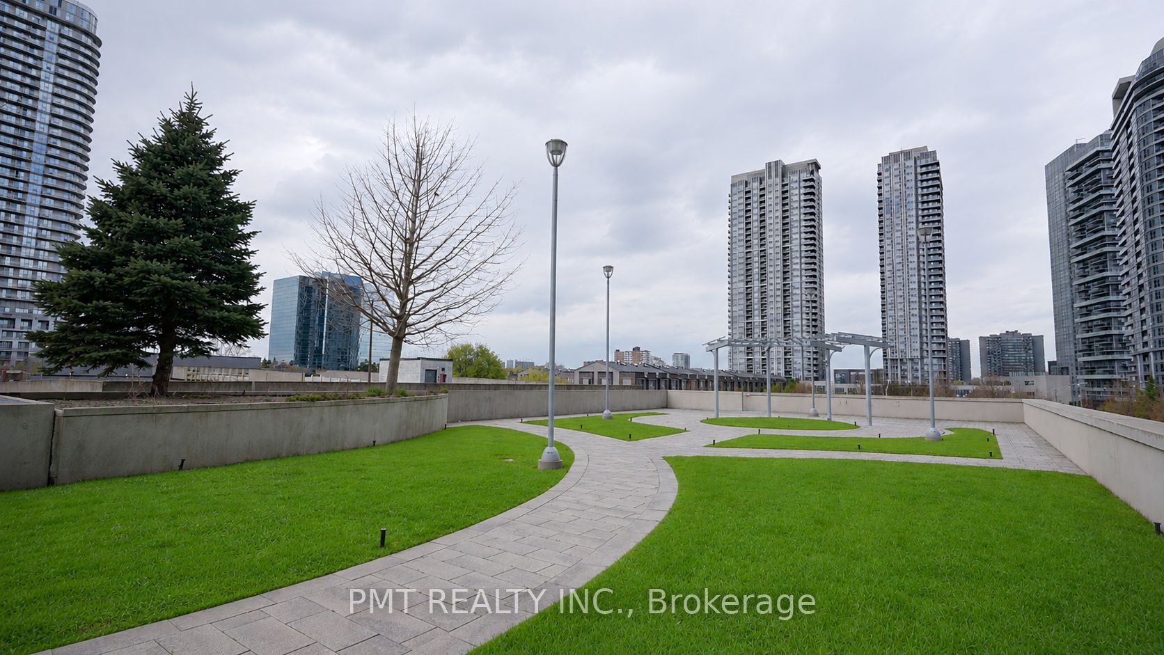 125 Village Green Square 309 Property Photo 23