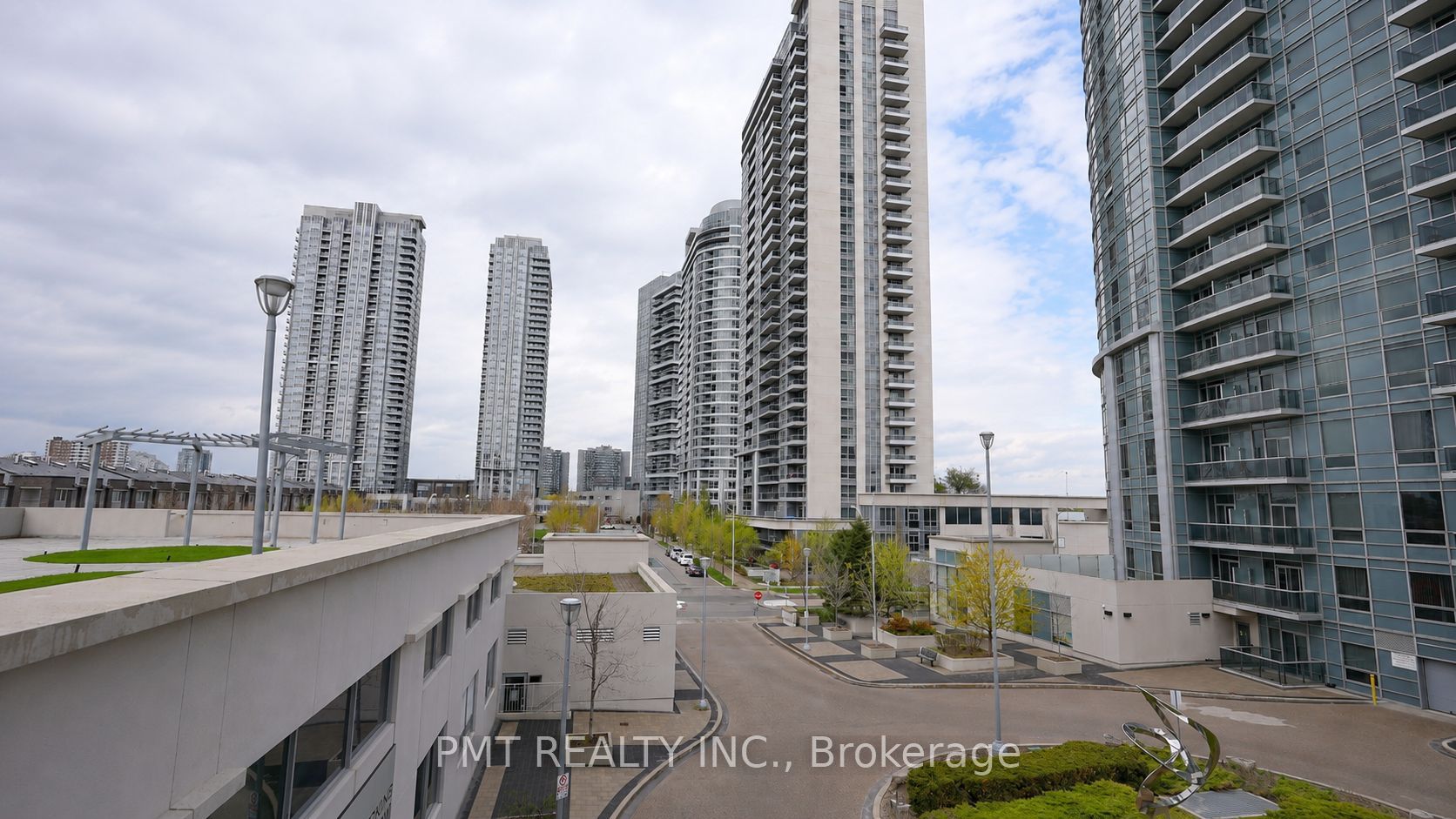 125 Village Green Square 309 Property Photo 24
