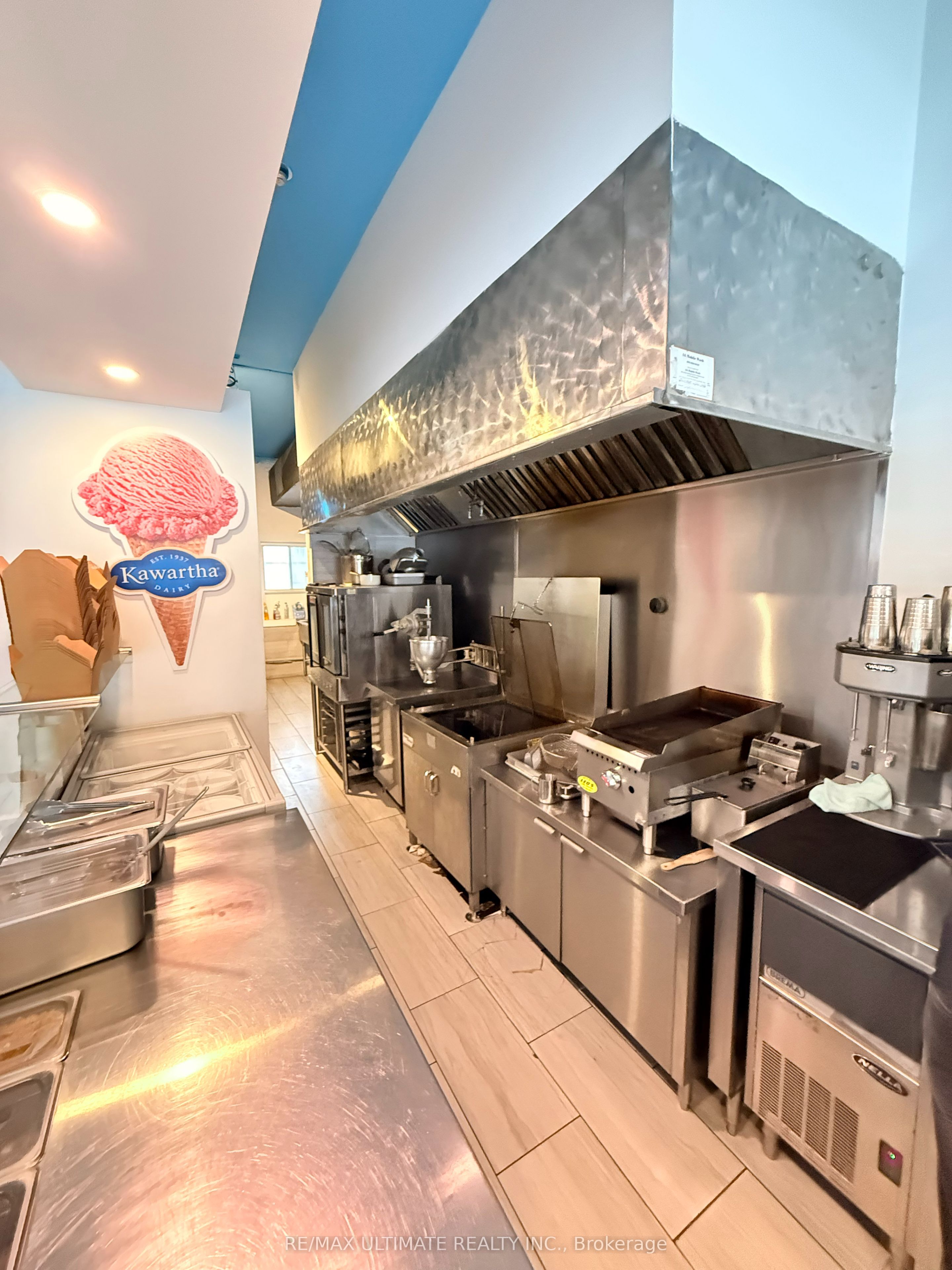 1027 Coxwell Avenue Property Photo 6