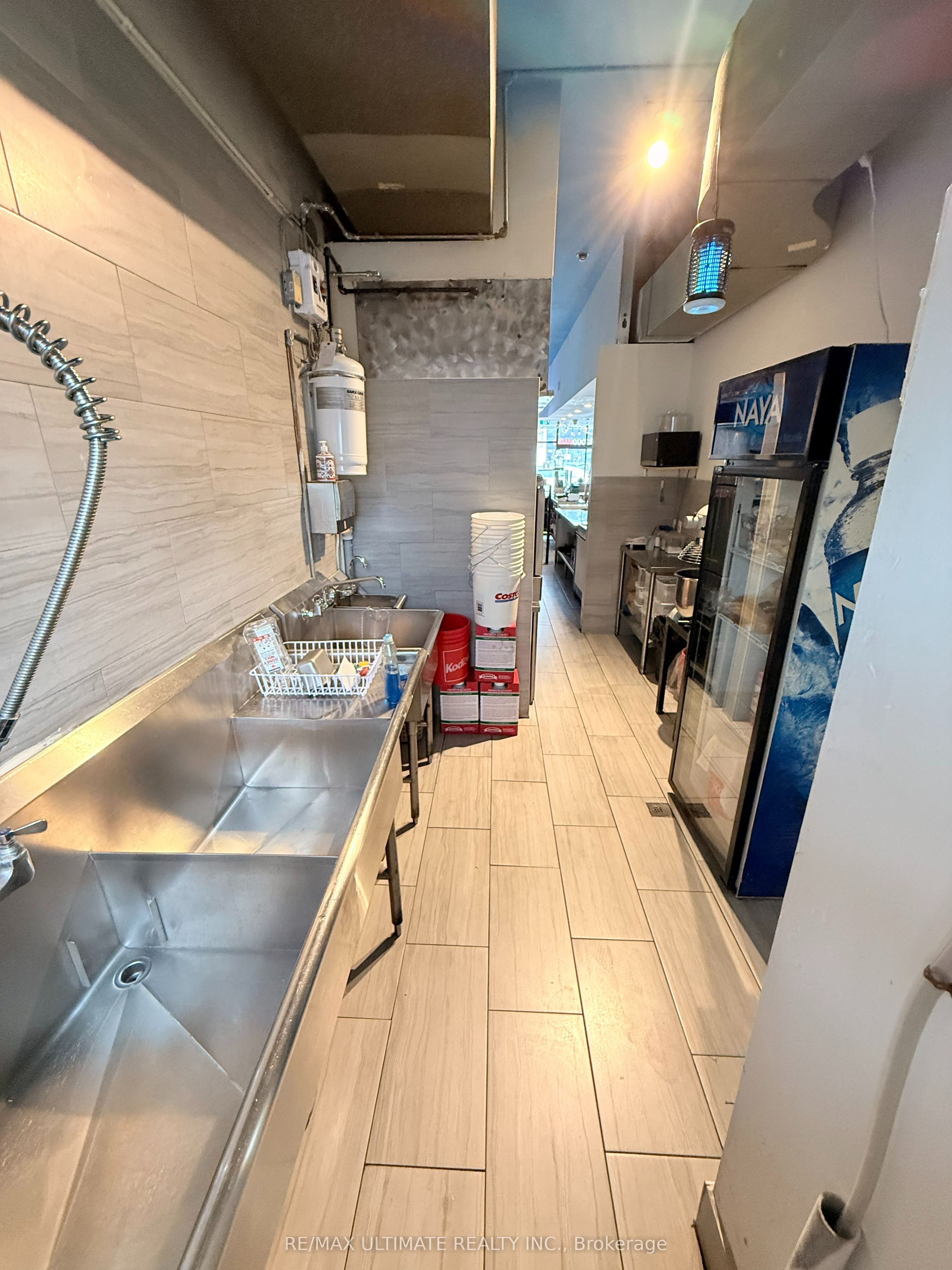 1027 Coxwell Avenue Property Photo 8
