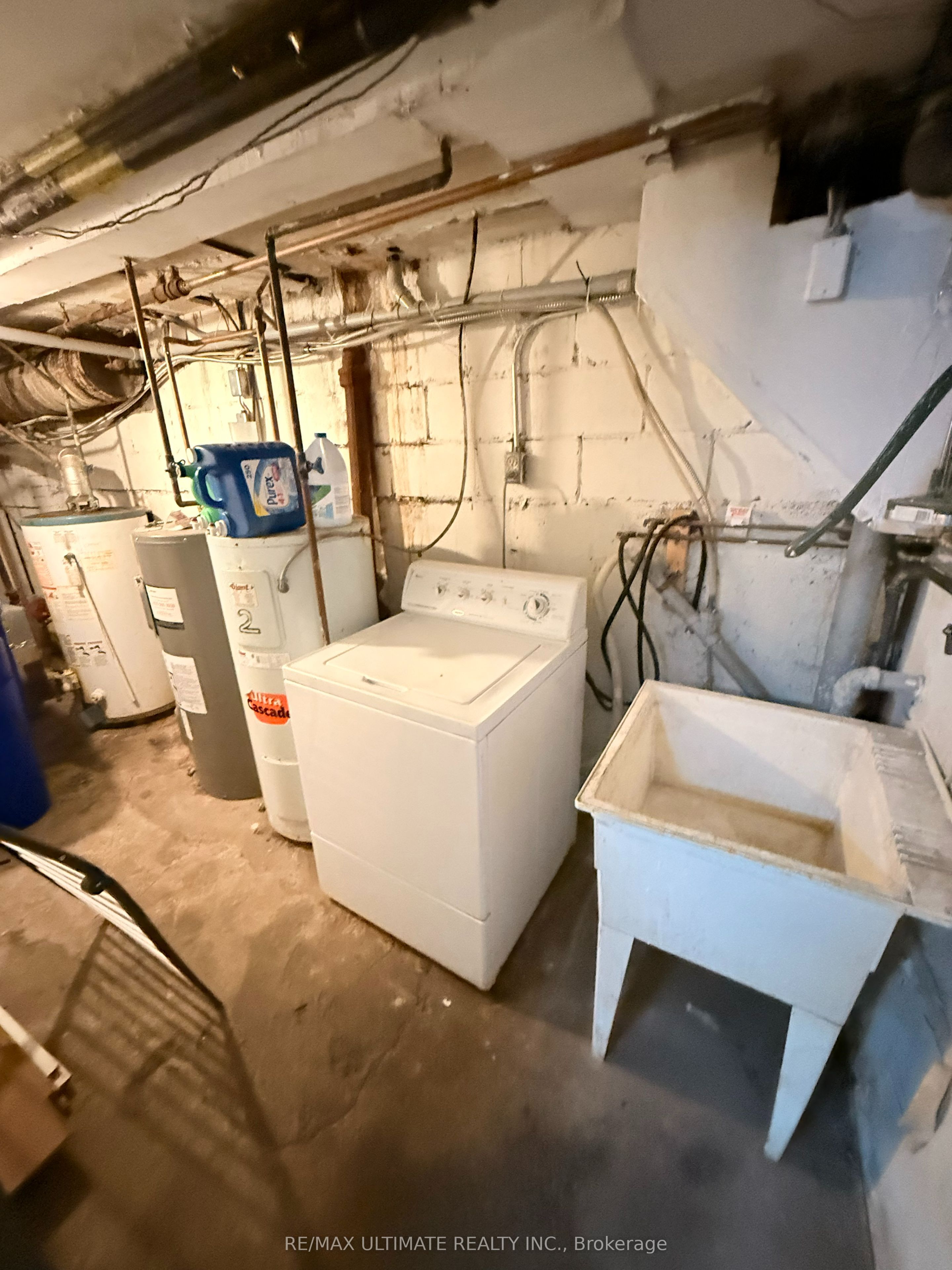 1027 Coxwell Avenue Property Photo 13