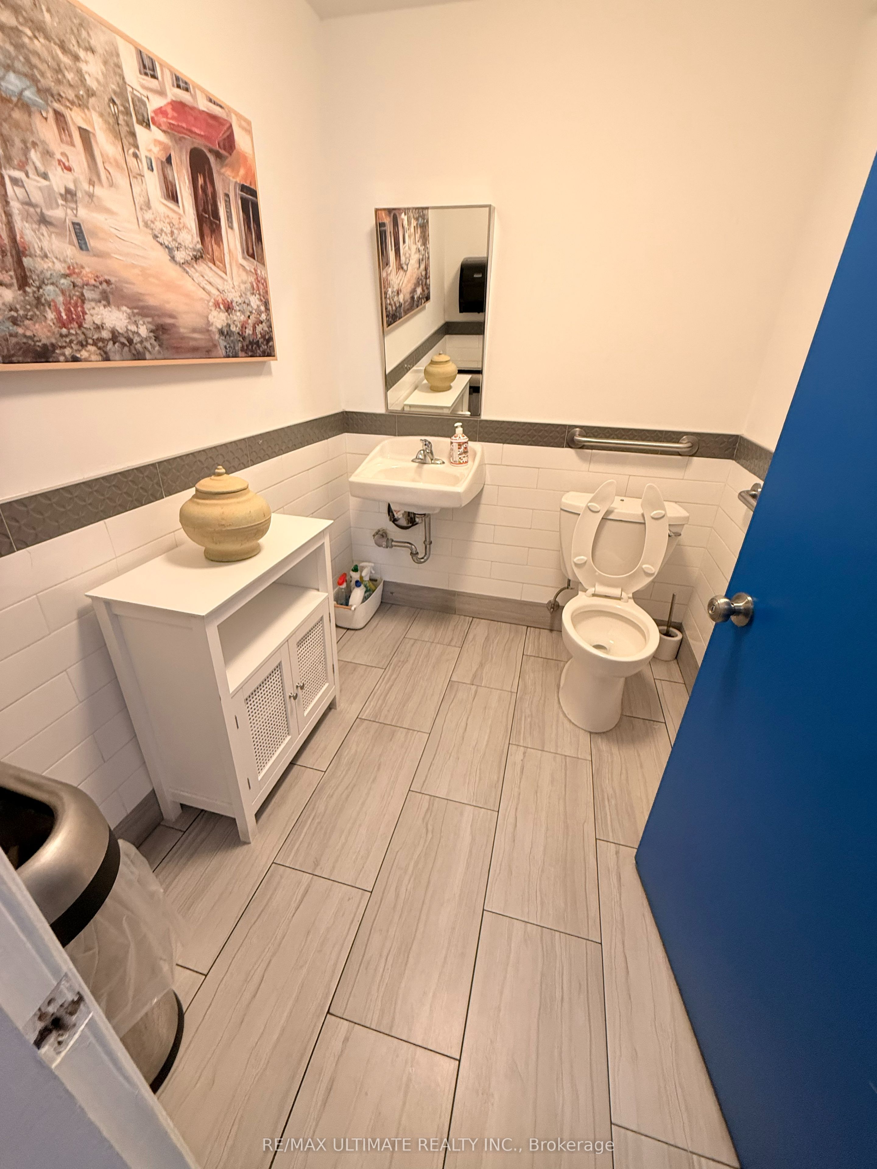 1027 Coxwell Avenue Property Photo 17