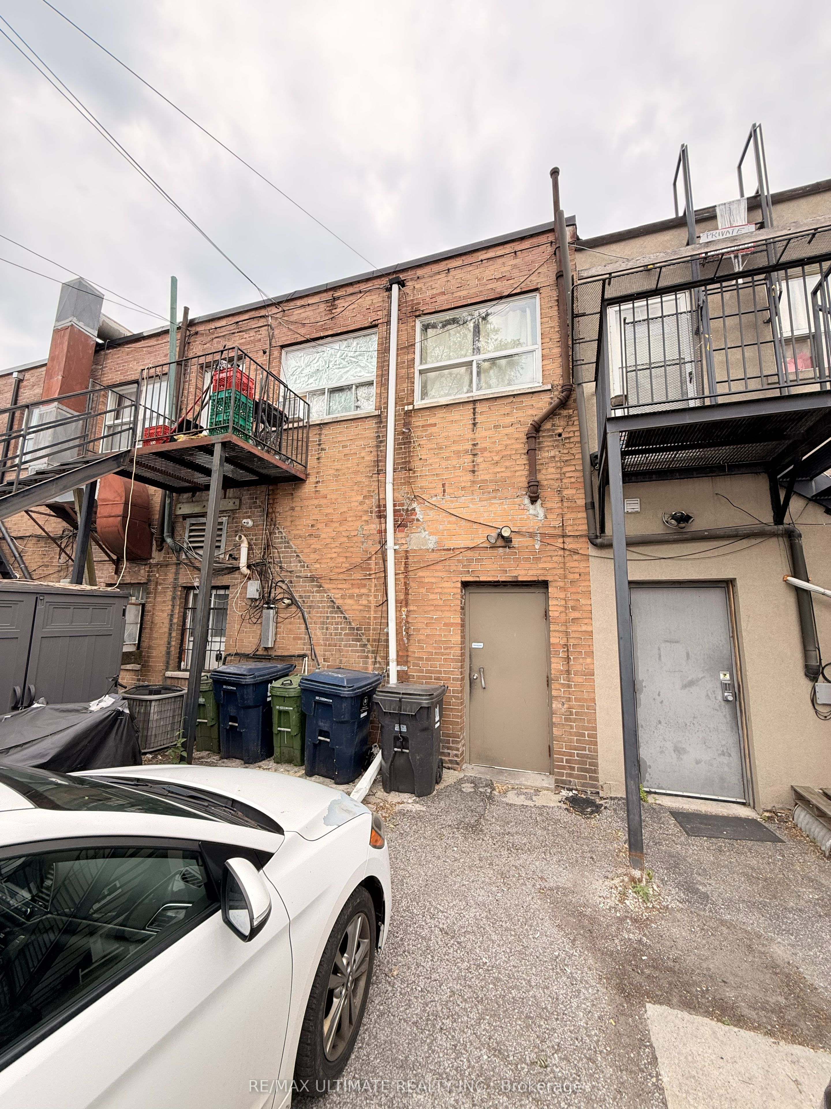 1027 Coxwell Avenue Property Photo 20