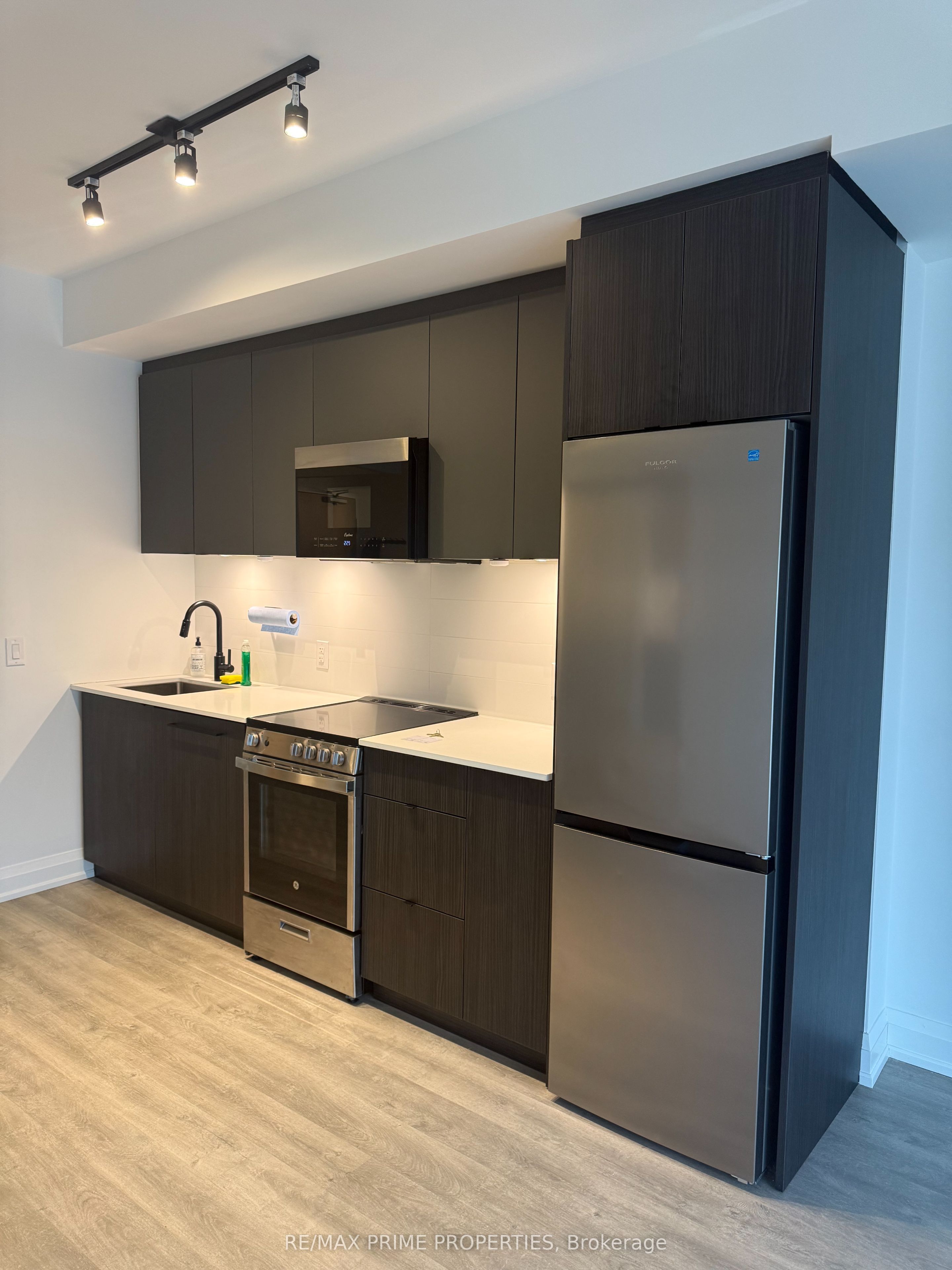 2369 Danforth Avenue 807 Property Photo 2