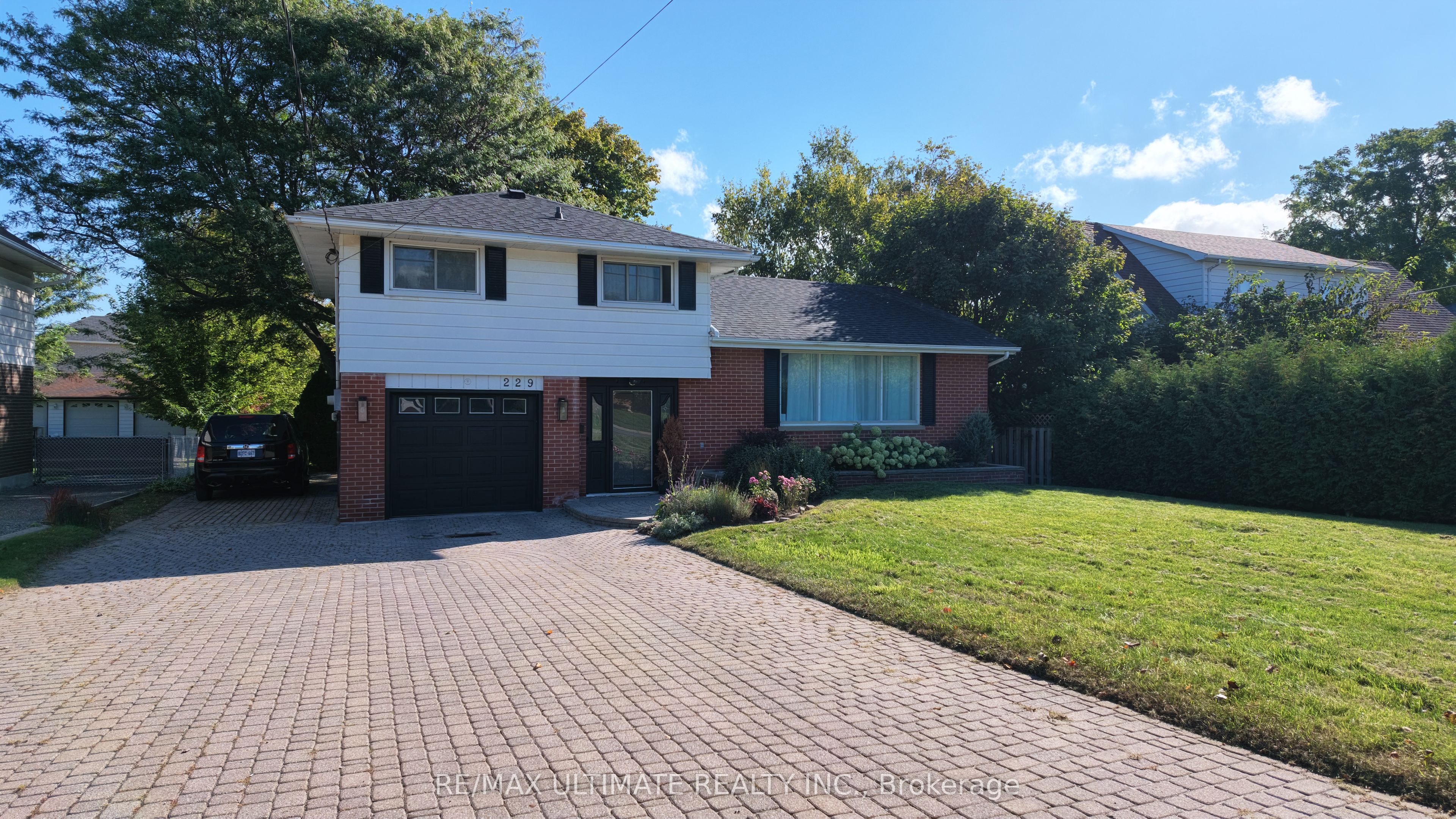 229 Liberty Street N Property Photo 2