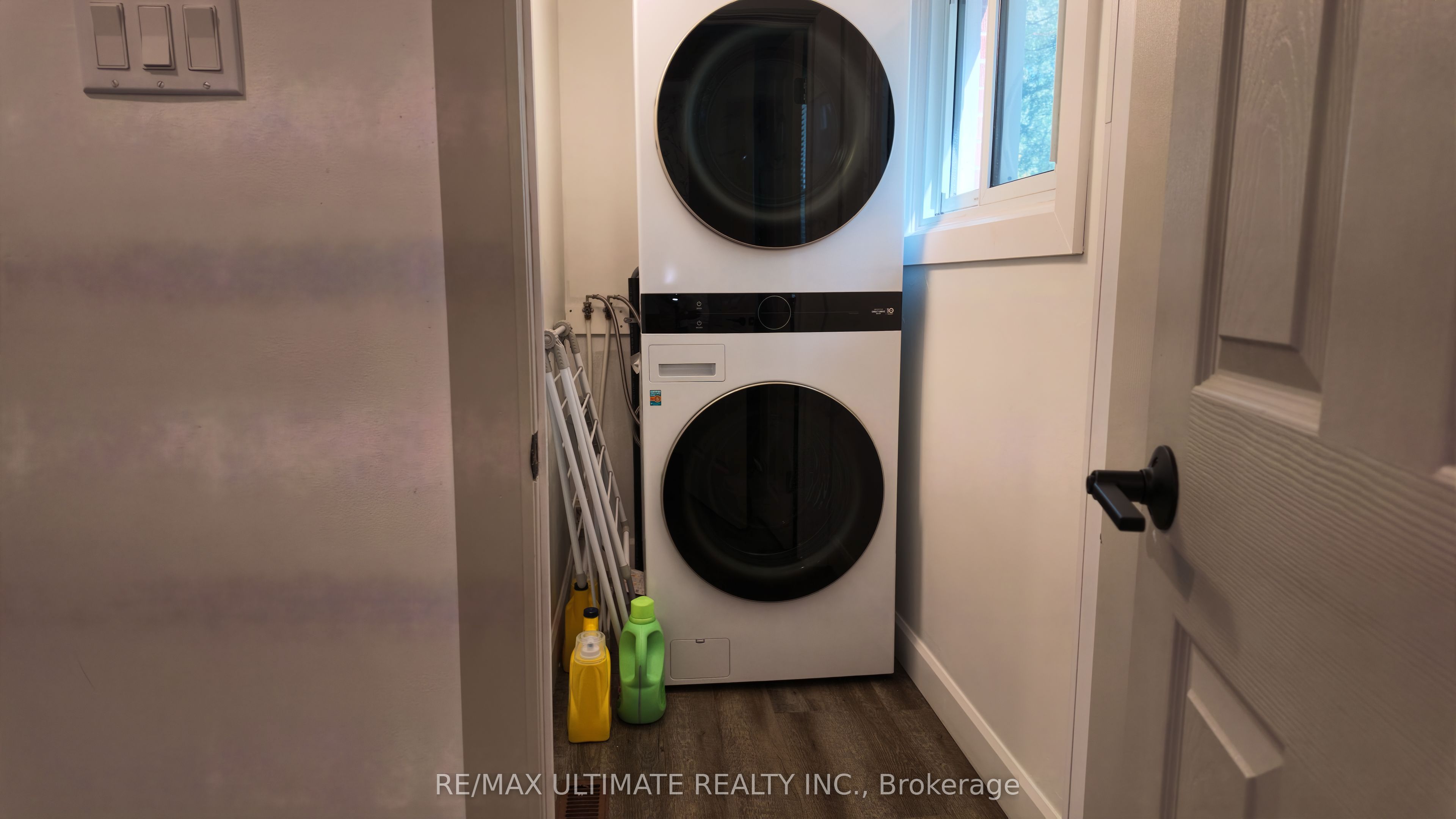 229 Liberty Street N Property Photo 16
