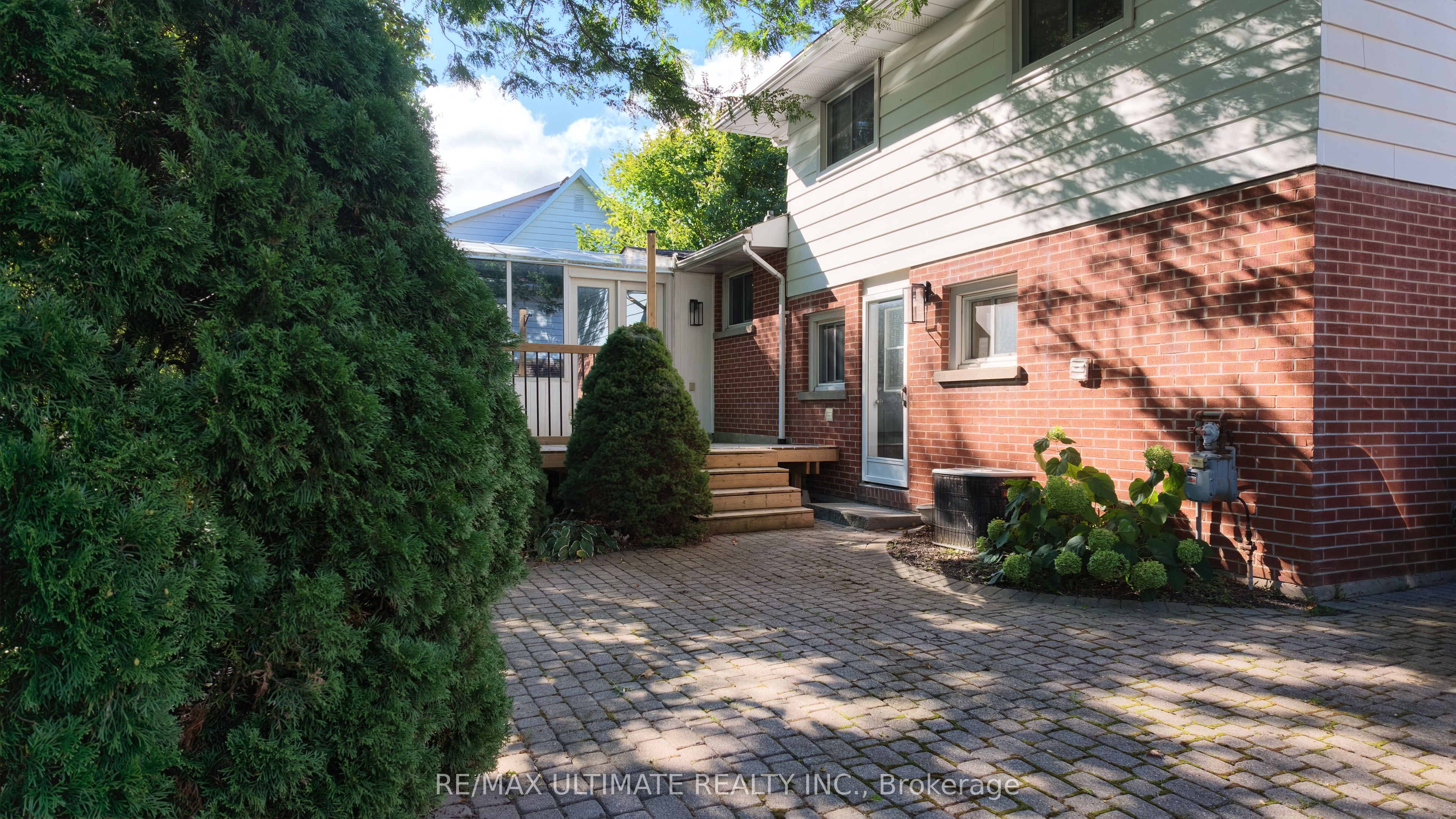 229 Liberty Street N Property Photo 27