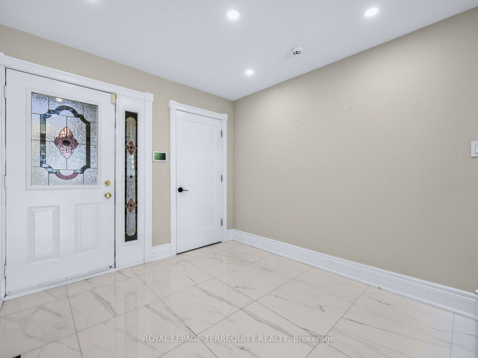 124 Bathgate Drive Property Photo 4