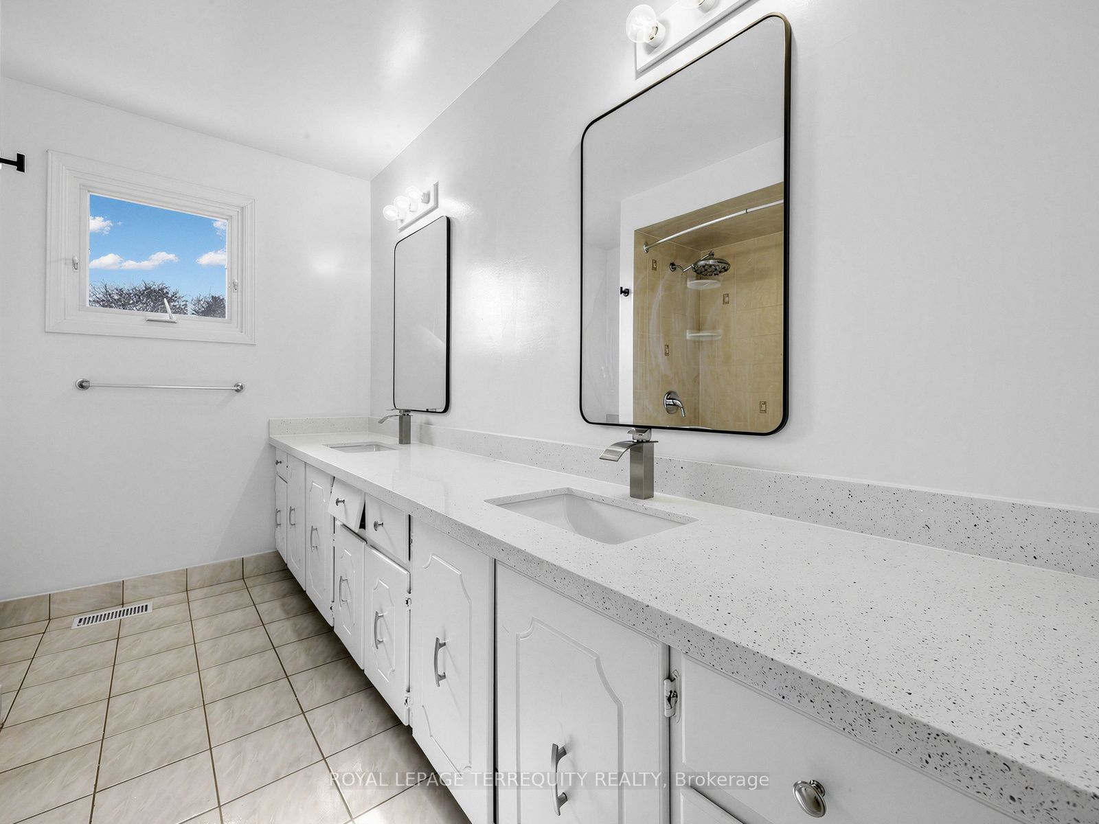 124 Bathgate Drive Property Photo 24