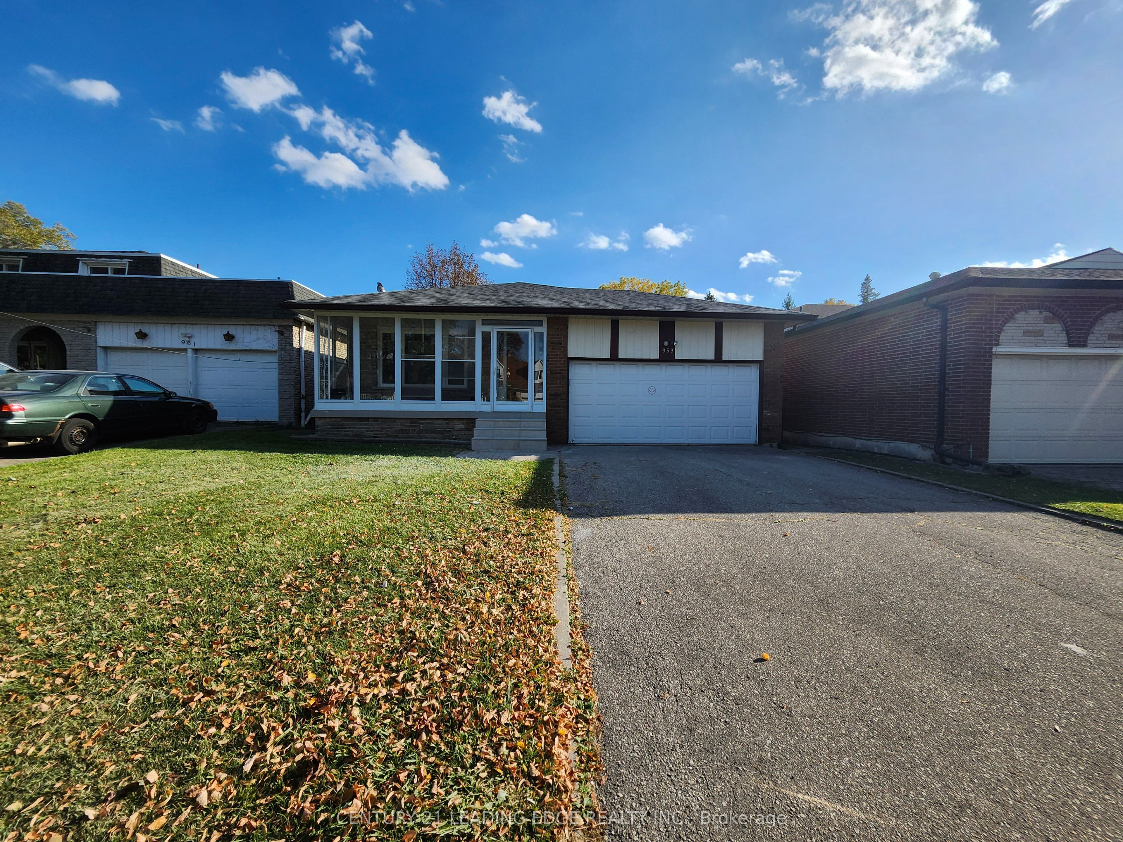 959 Huntingwood Drive S Main Property Photo 1