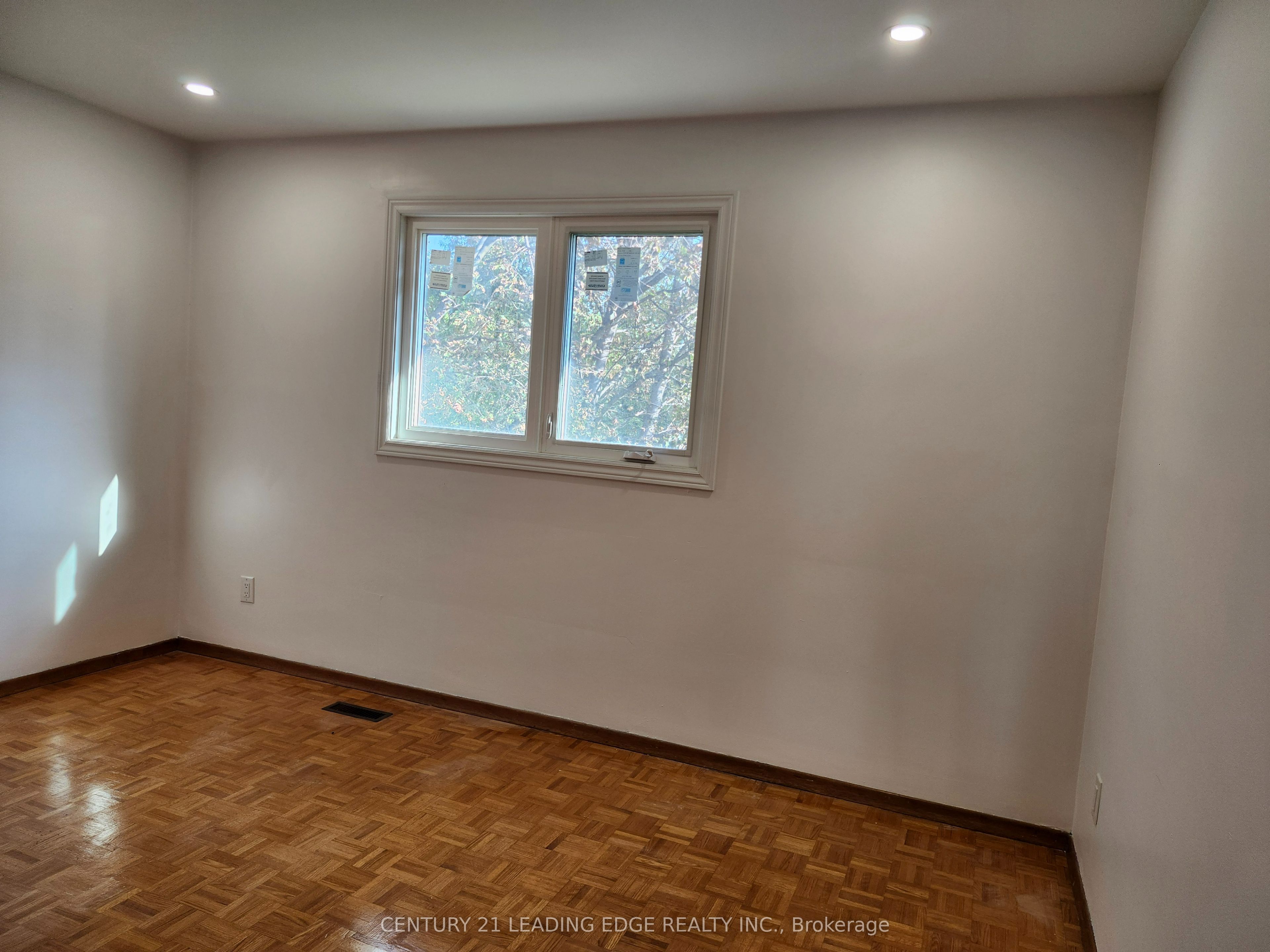 959 Huntingwood Drive S Main Property Photo 13