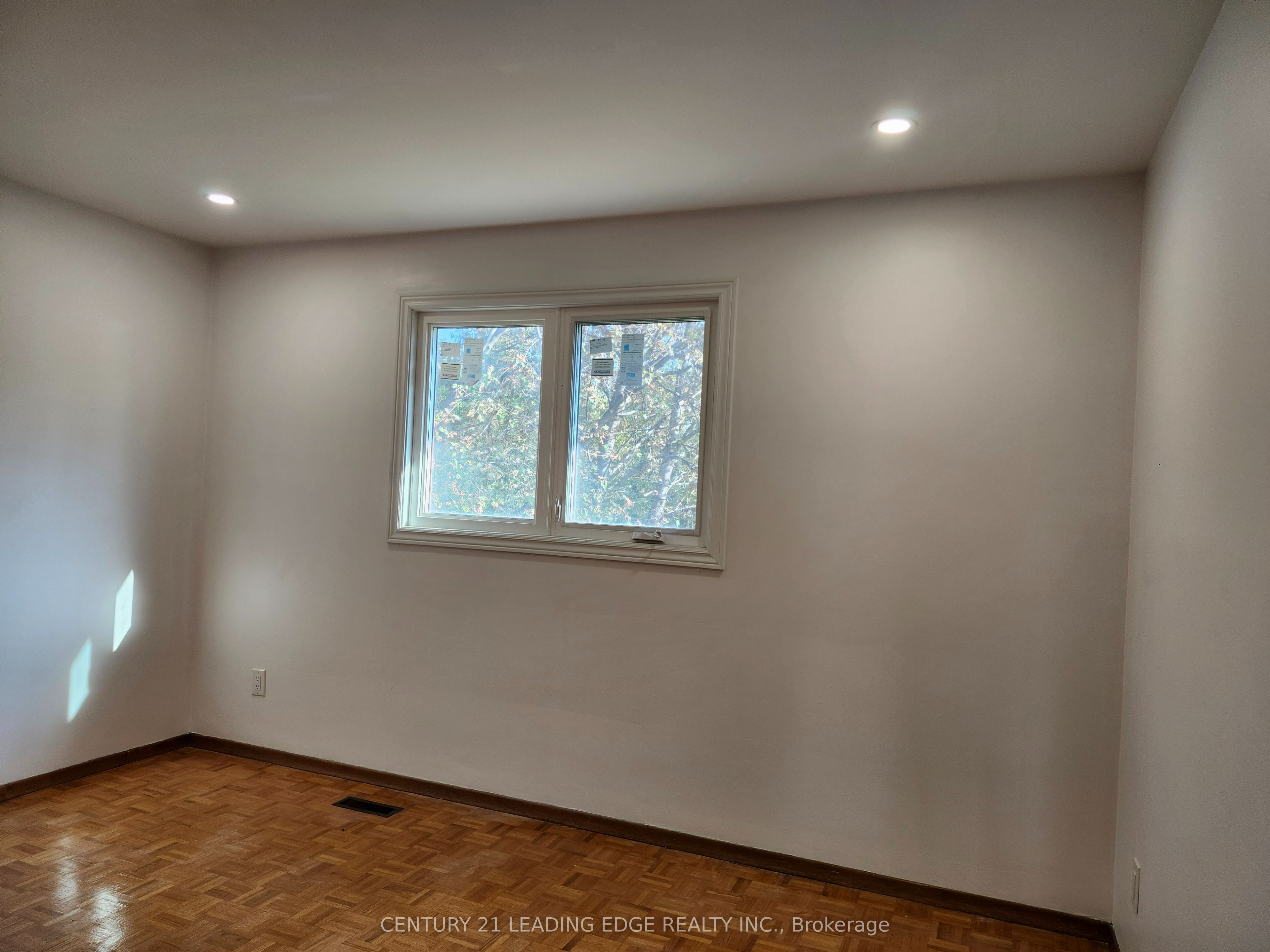 959 Huntingwood Drive S Main Property Photo 14
