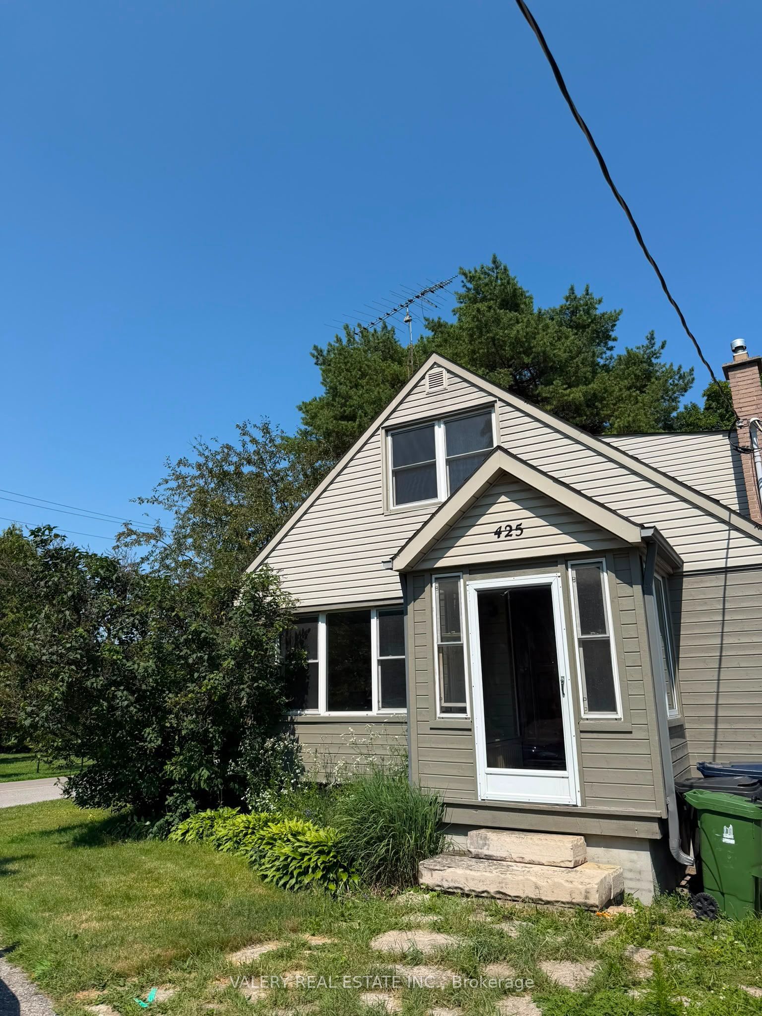 425 Livingston Road N Property Photo 1