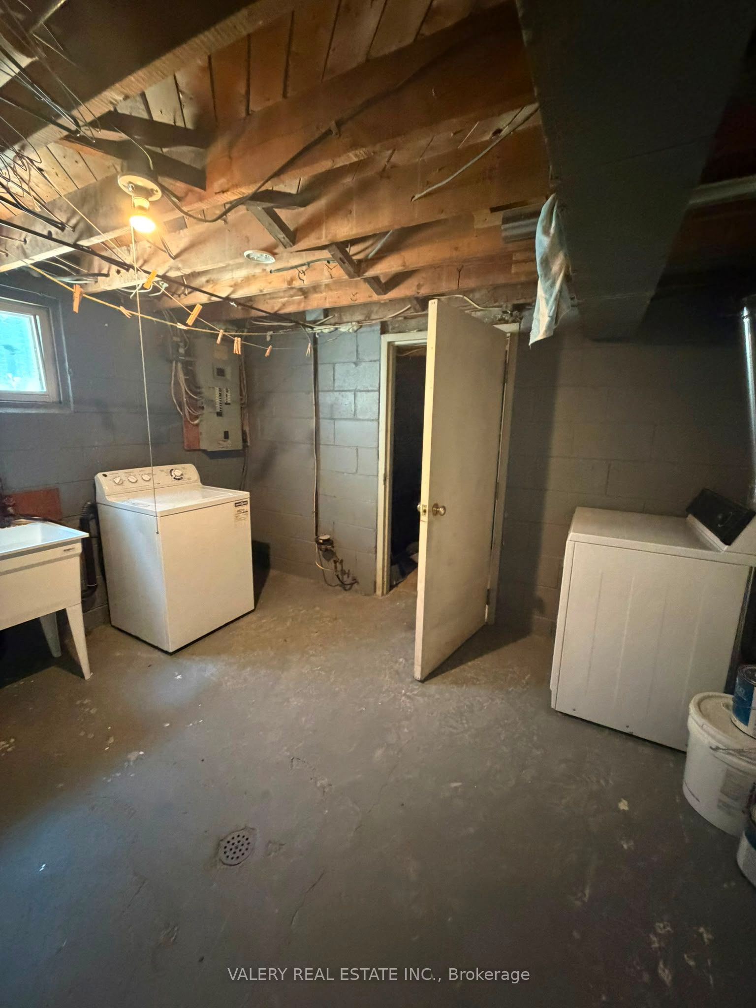 425 Livingston Road N Property Photo 2
