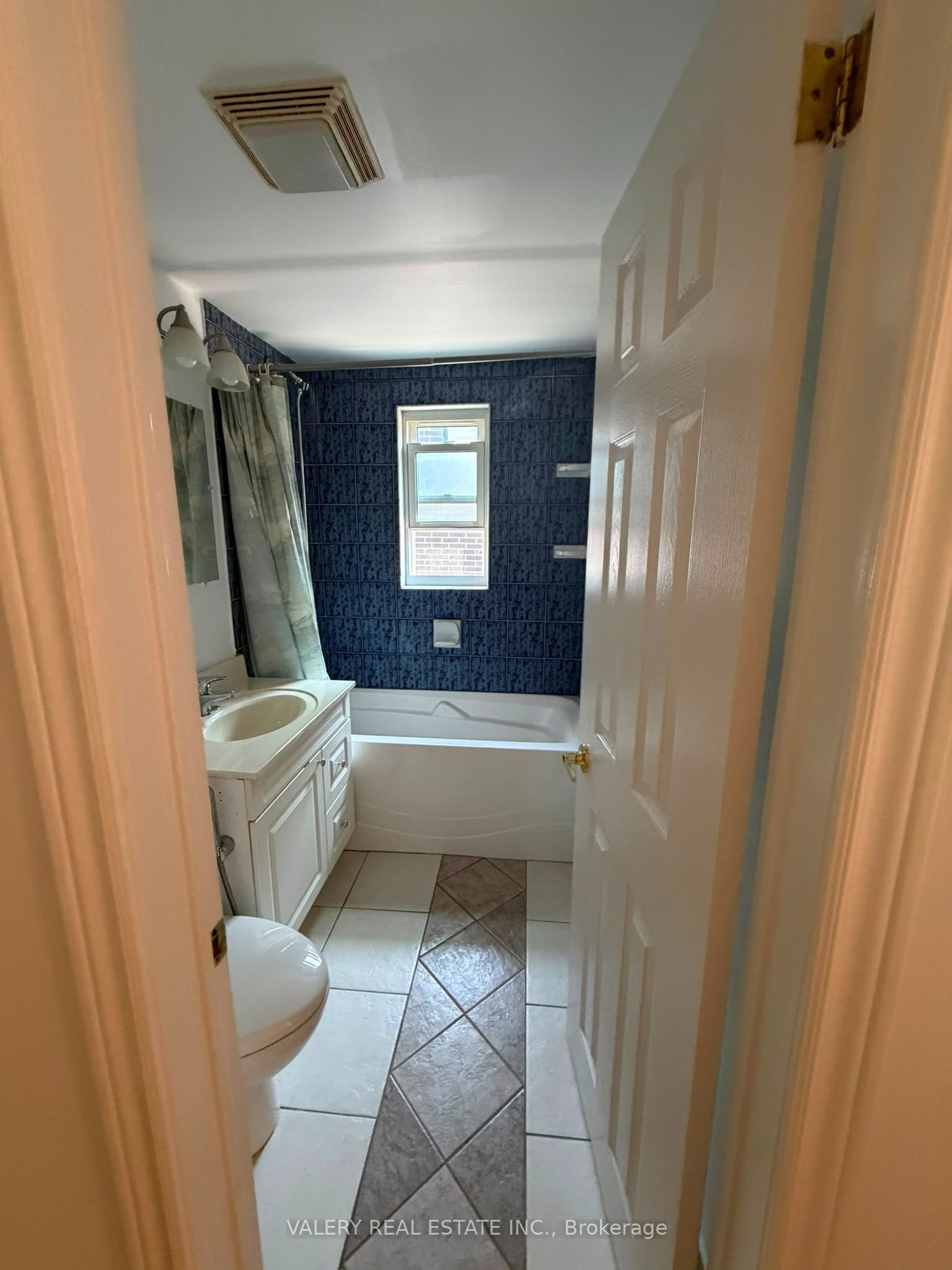 425 Livingston Road N Property Photo 3