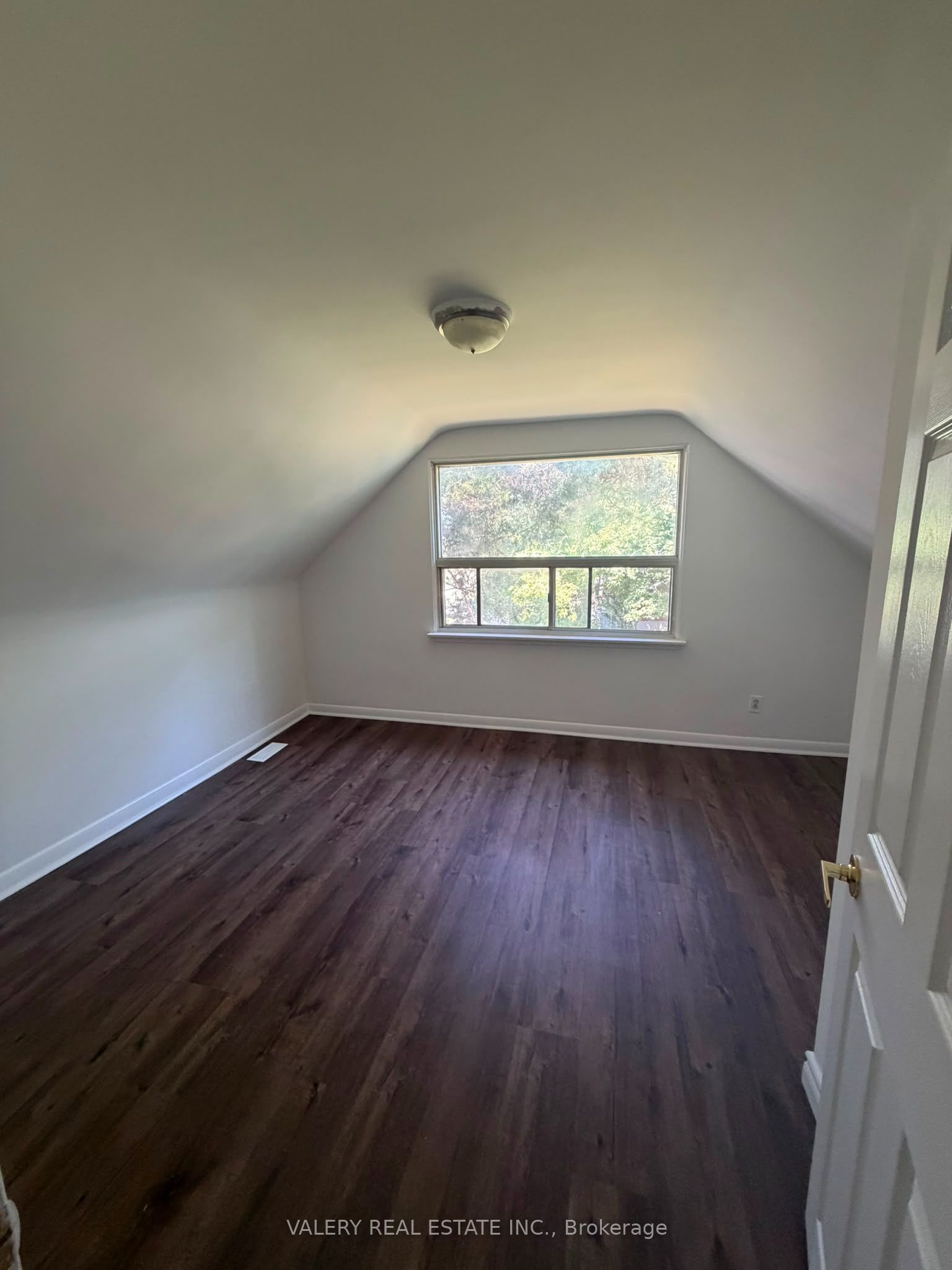 425 Livingston Road N Property Photo 9
