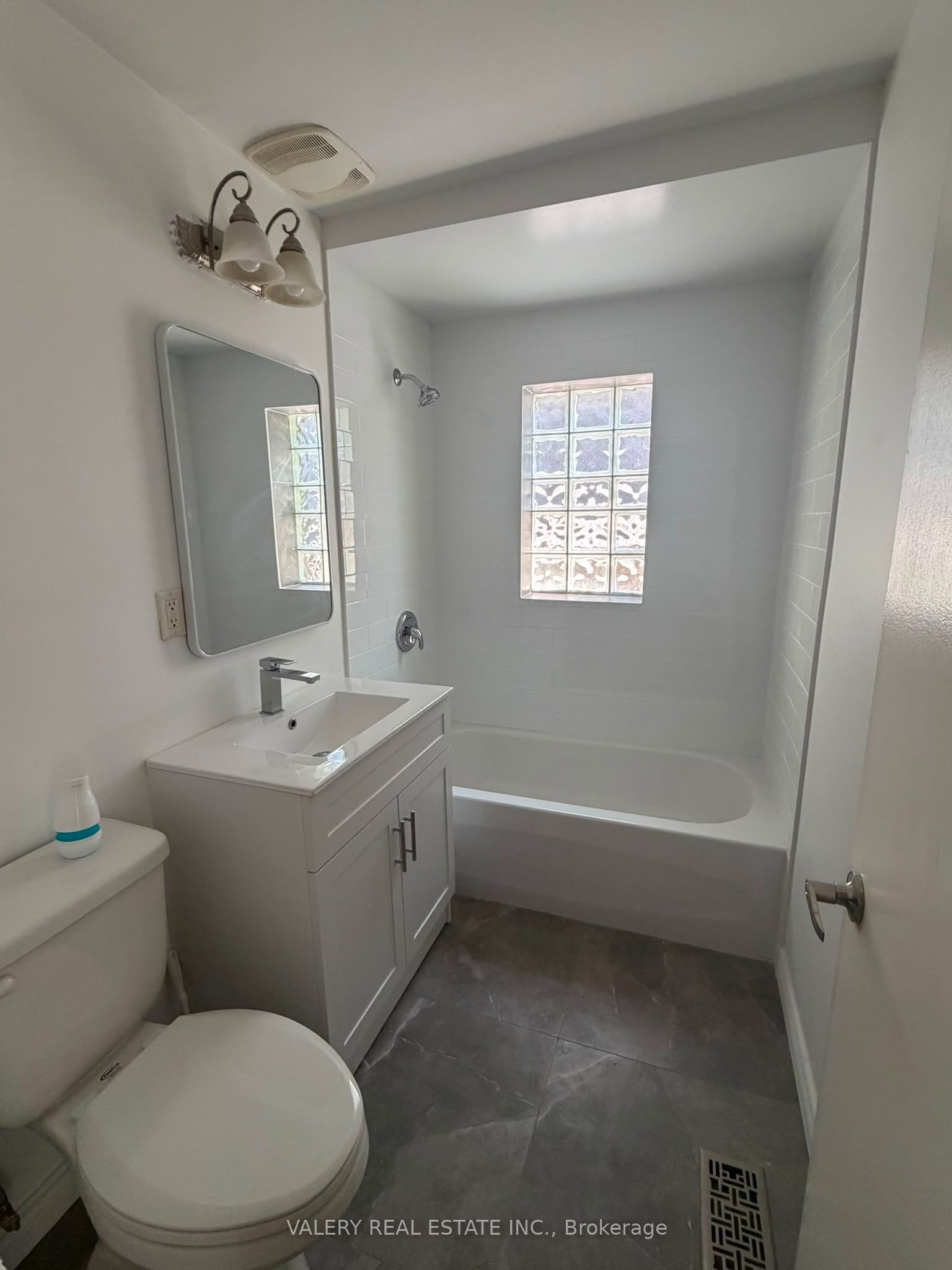 425 Livingston Road N Property Photo 10