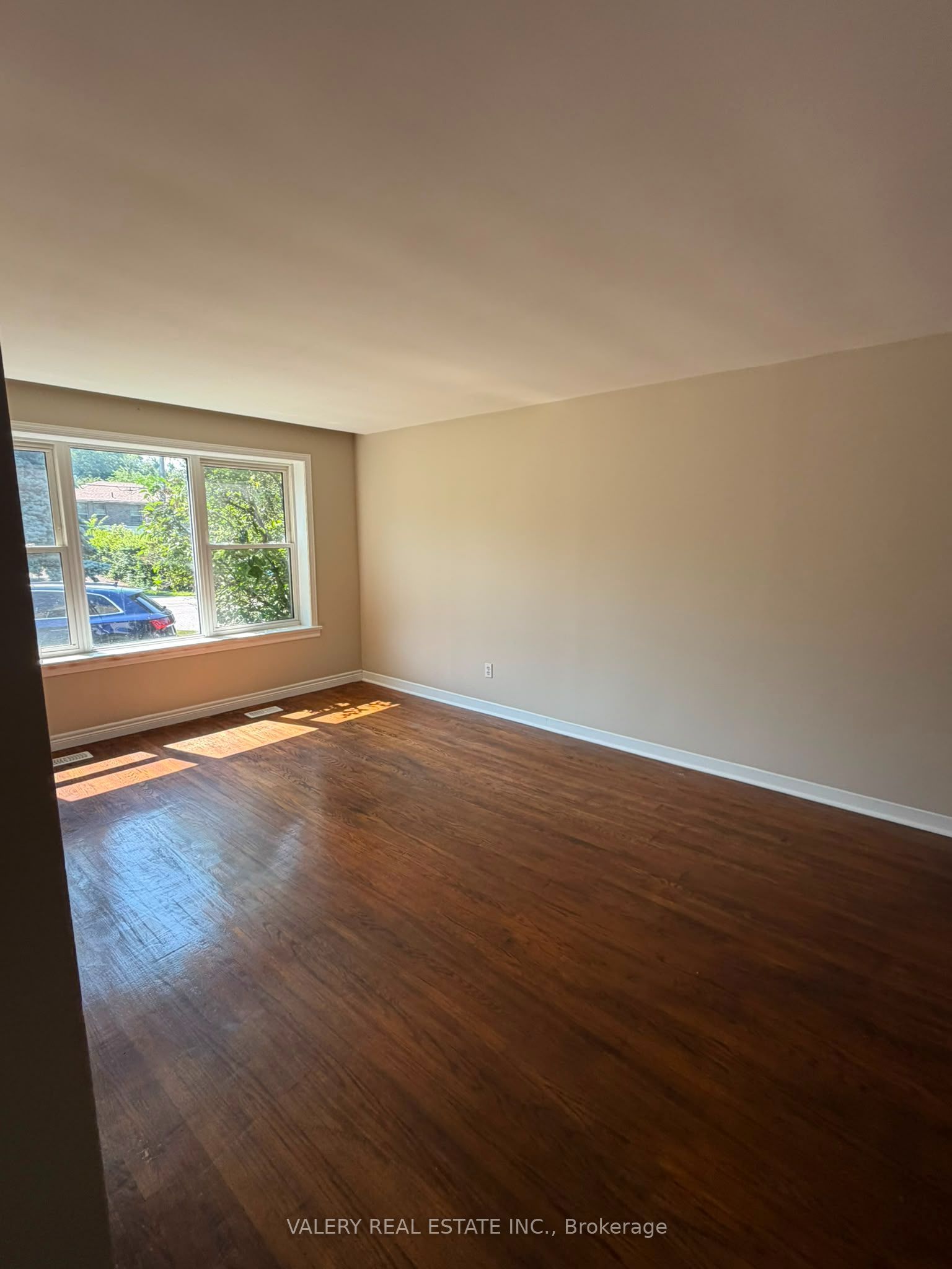 425 Livingston Road N Property Photo 12