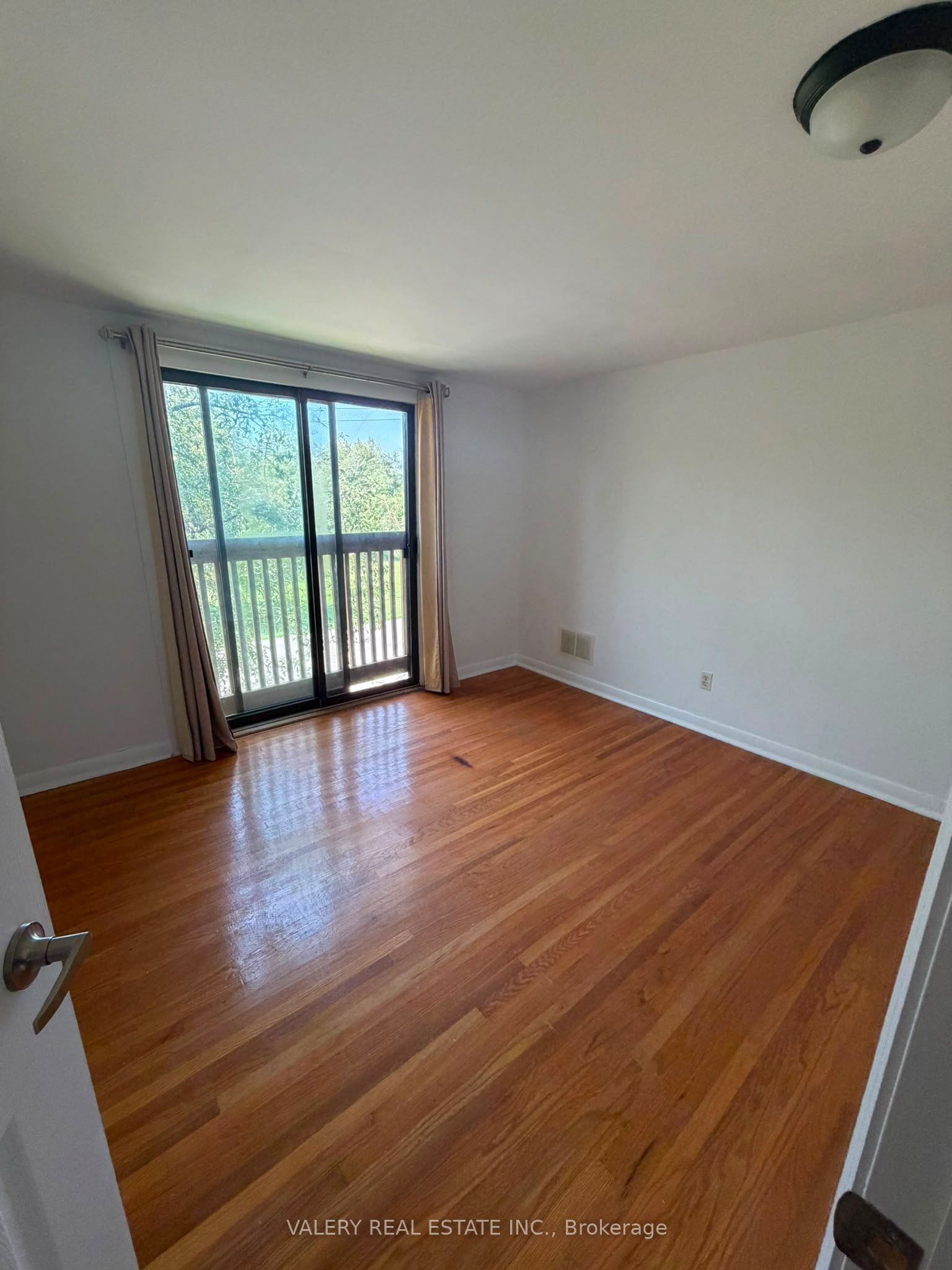 425 Livingston Road N Property Photo 13