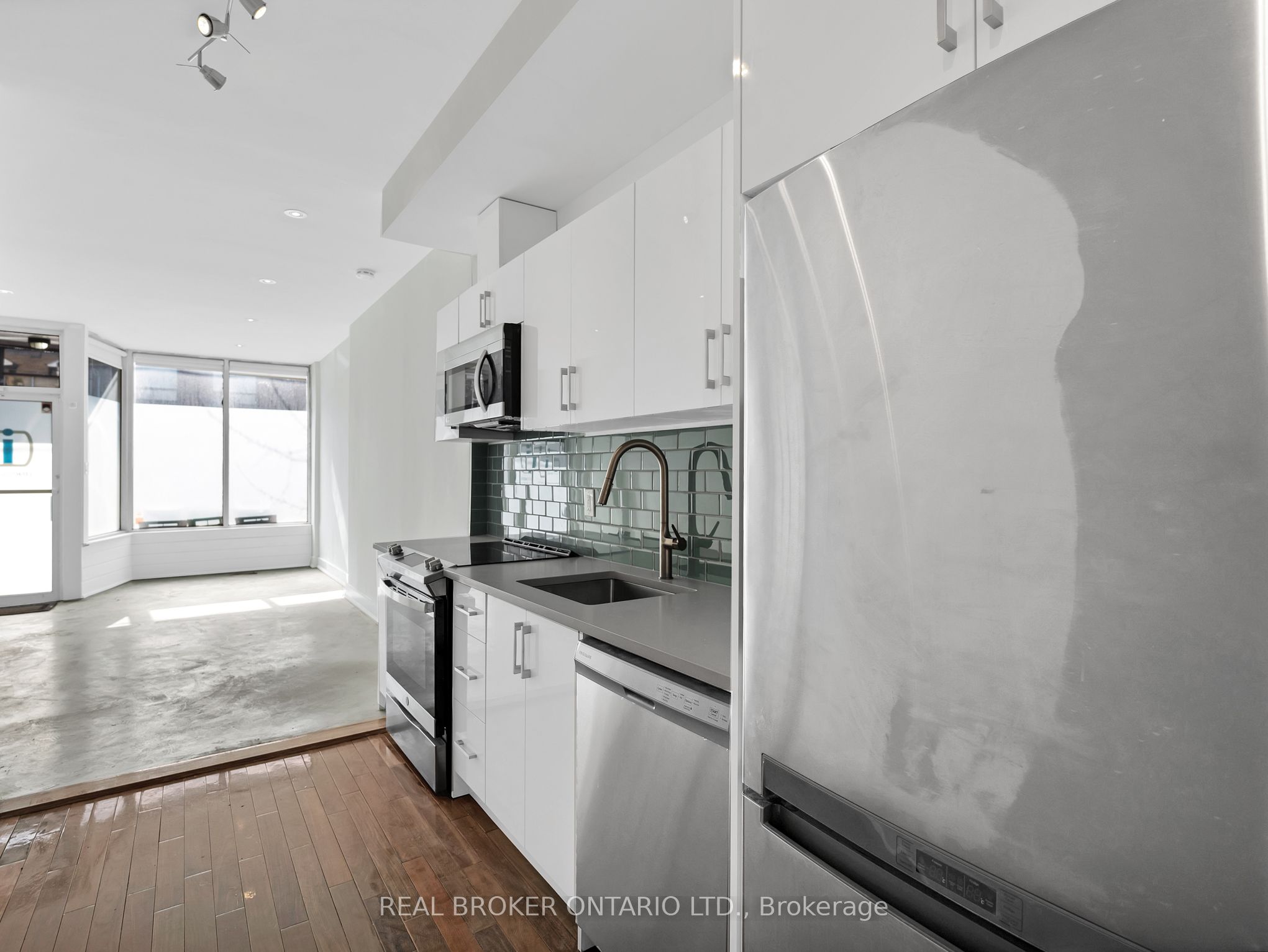1928 Gerrard Street E Main Fl Property Photo 6
