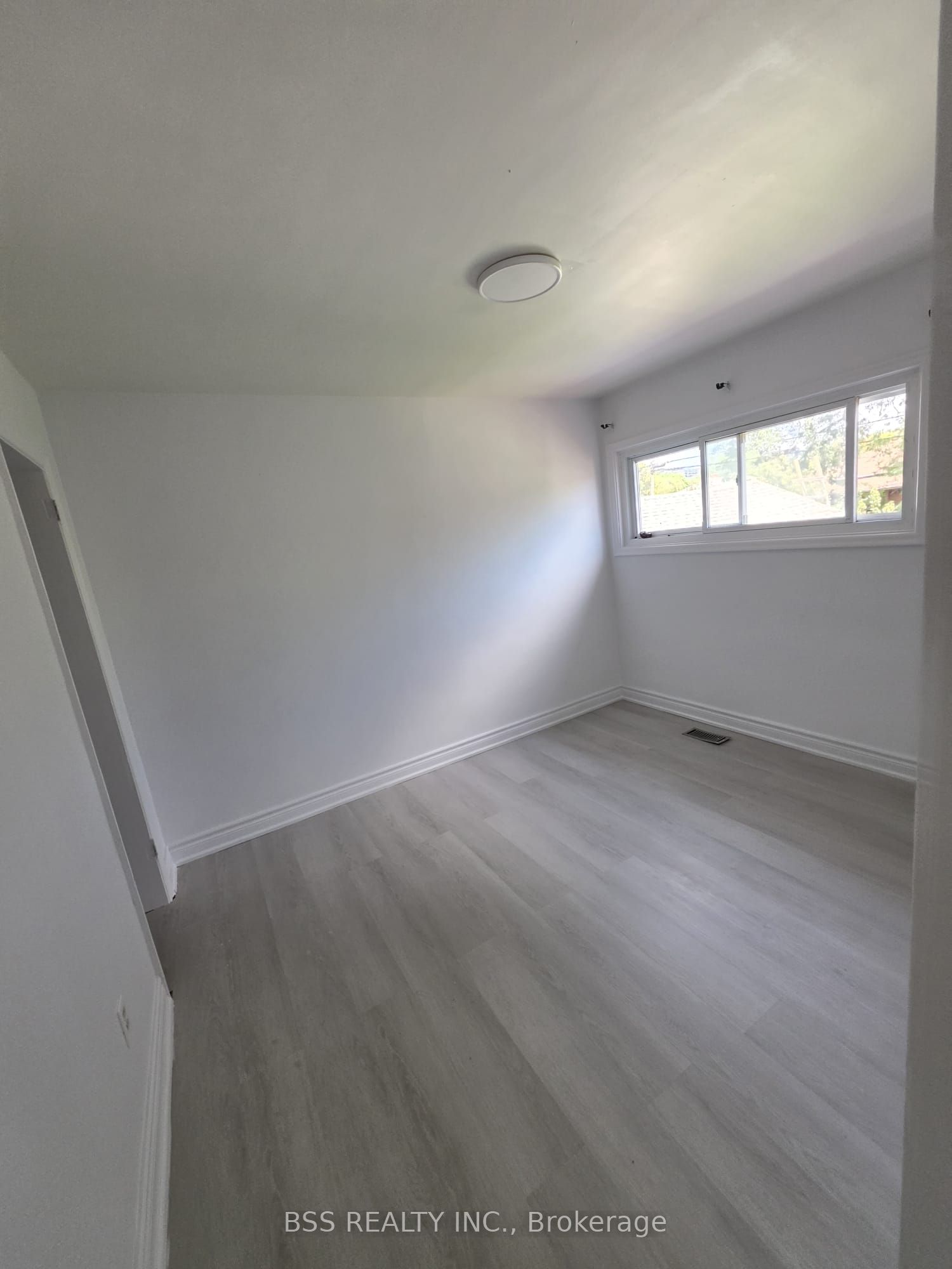 88 Southampton Drive Property Photo 2