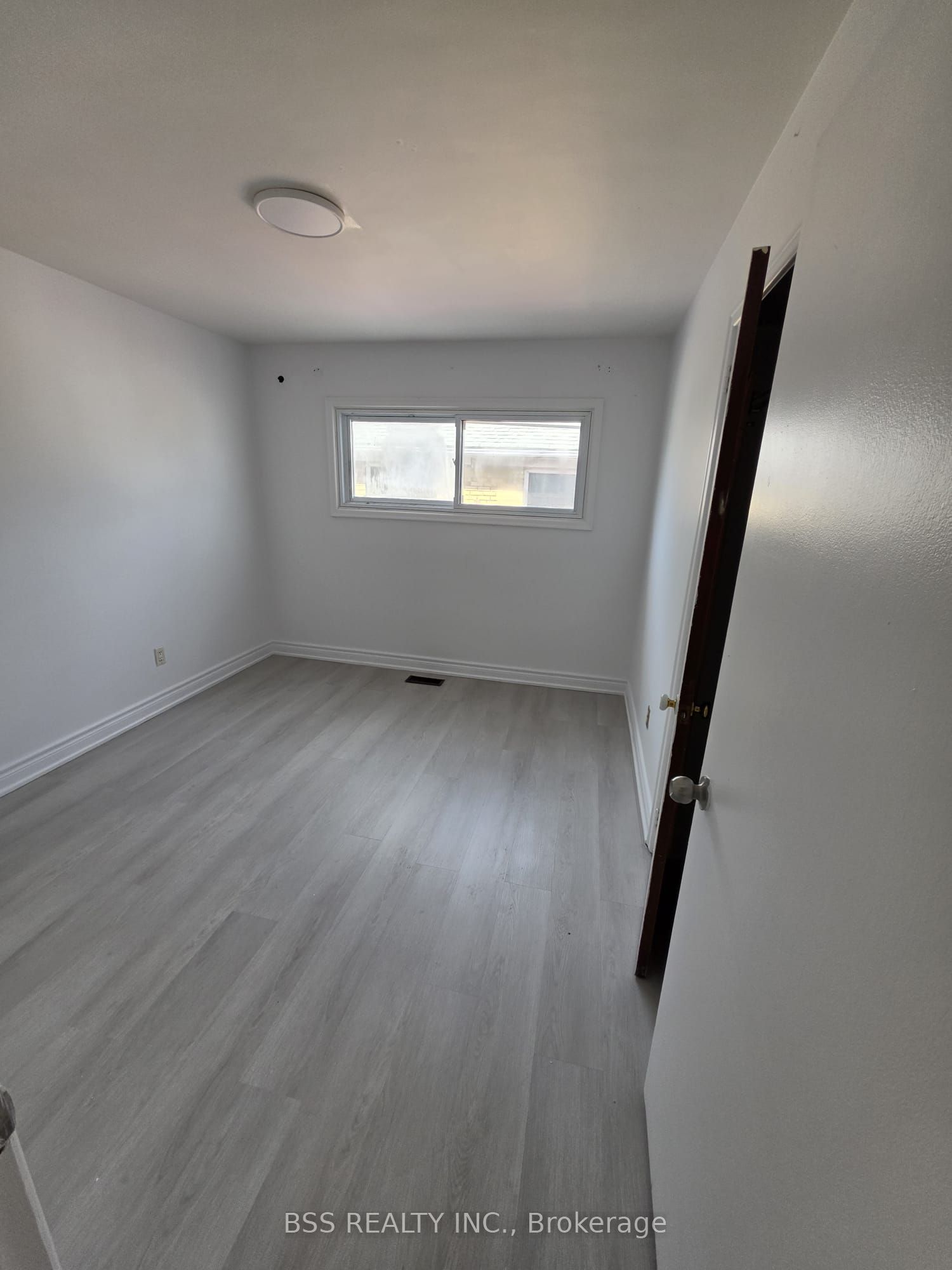 88 Southampton Drive Property Photo 3