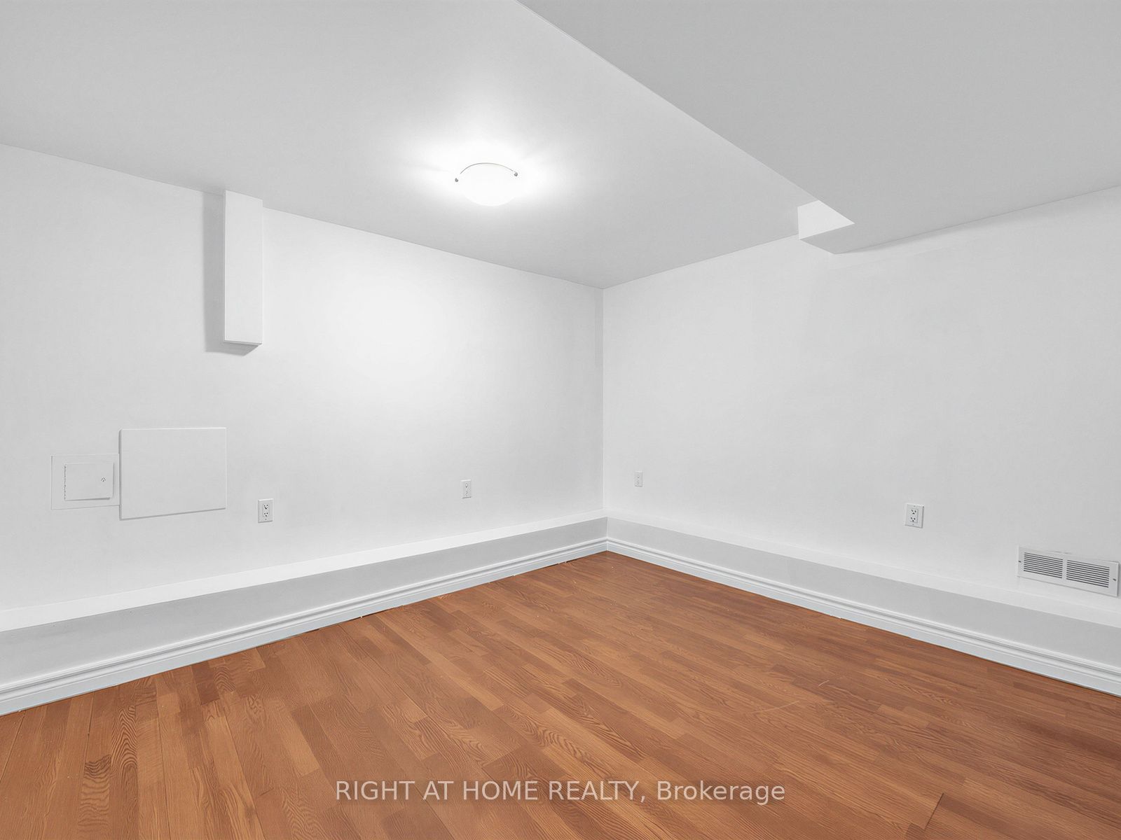 20 Kildonan Drive Lower Property Photo 7