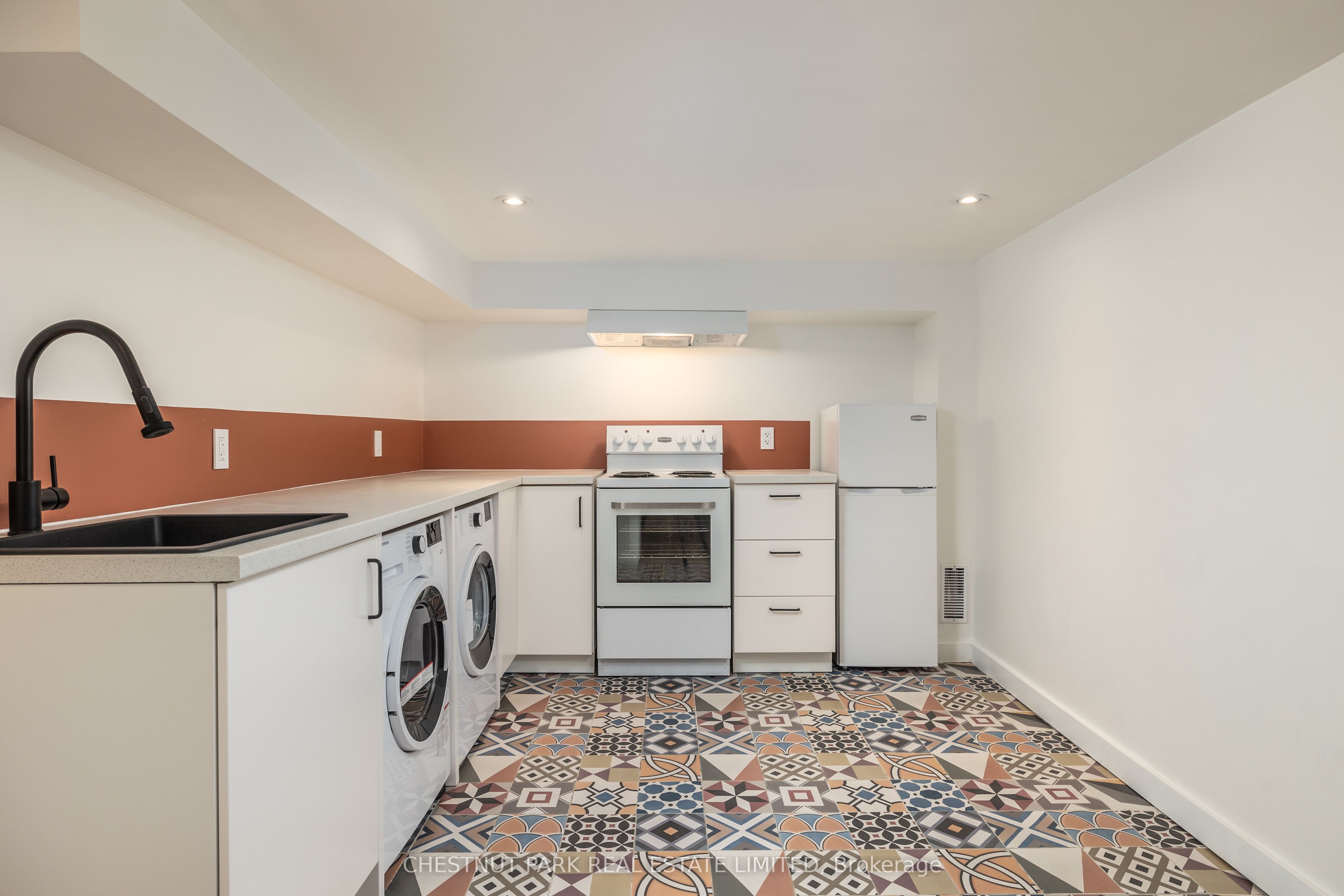 1654 Gerrard Street E Lower Level Property Photo 10
