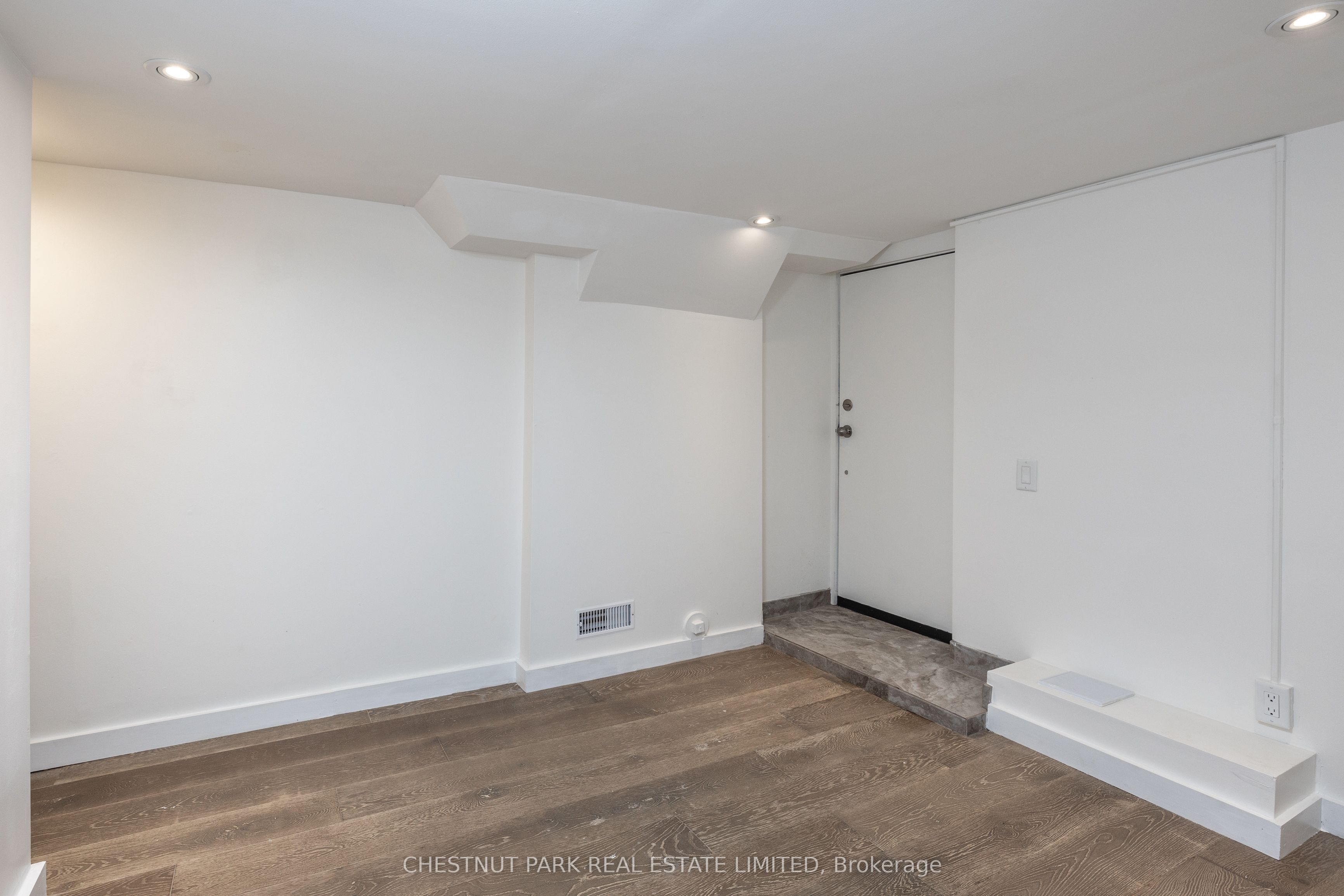 1654 Gerrard Street E Lower Level Property Photo 17