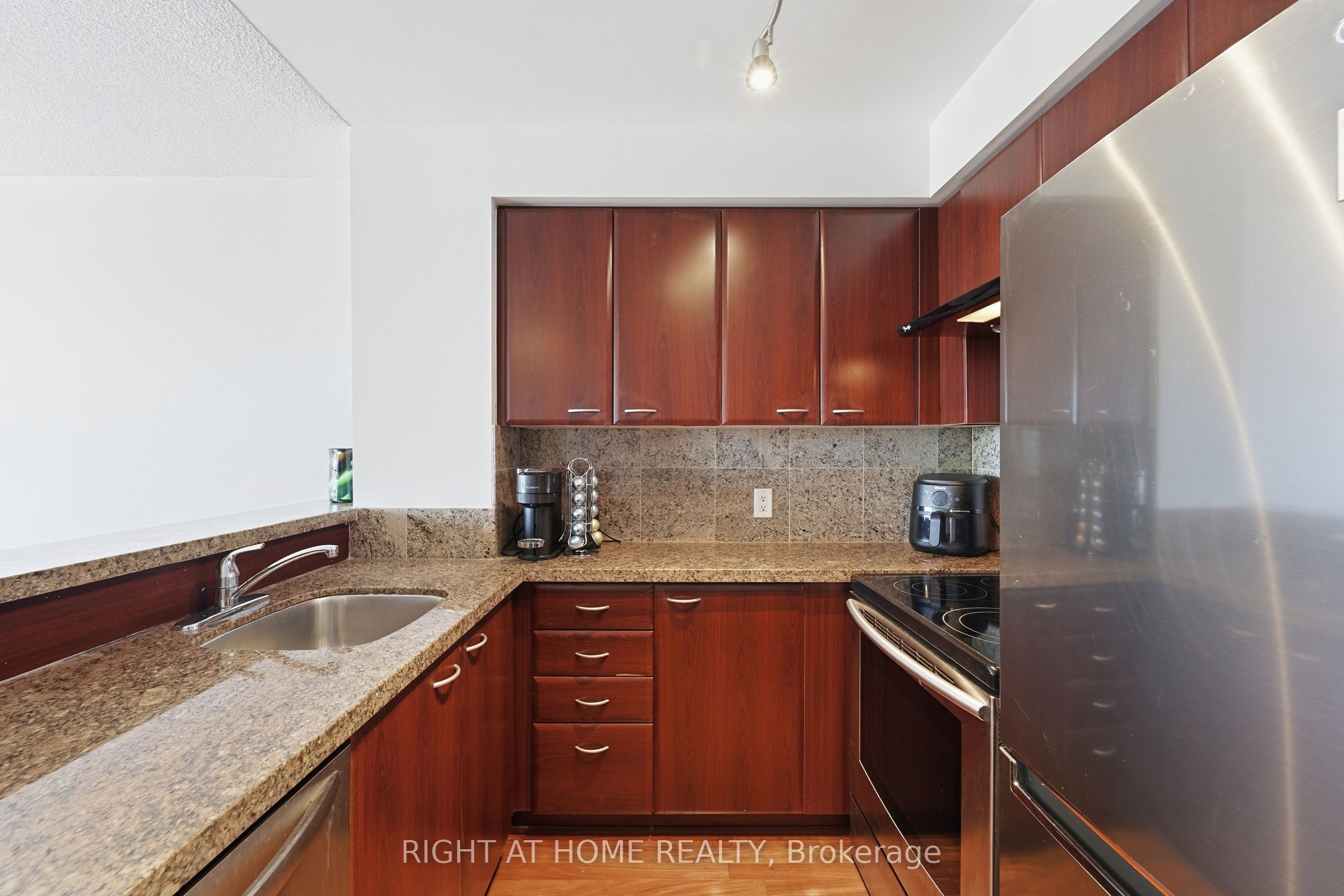 38 Lee Centre Drive 1612 Property Photo 8