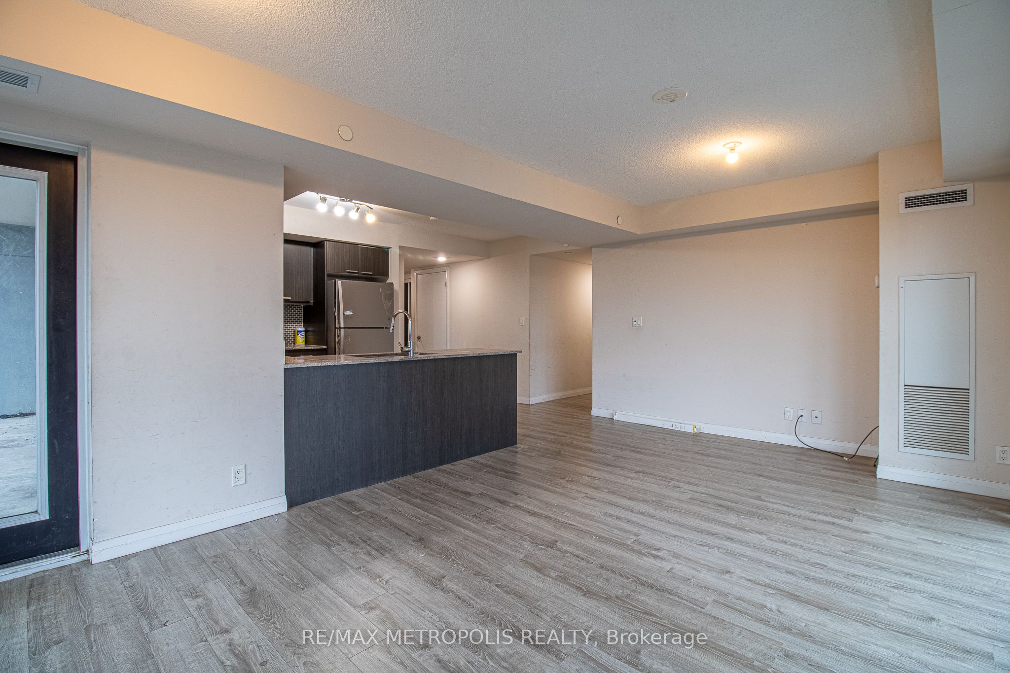 2152 Lawrence Avenue E 1502 Property Photo 7