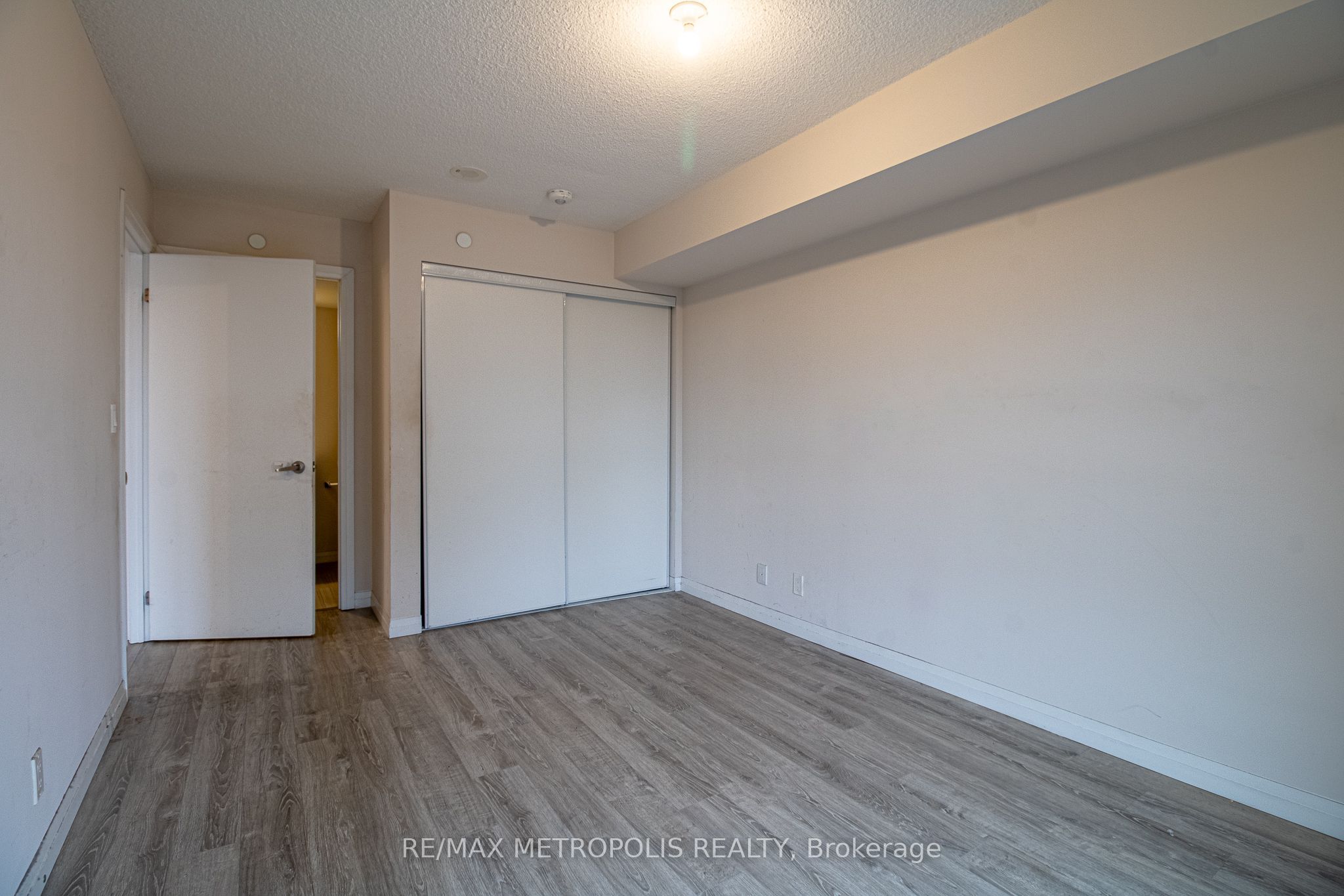 2152 Lawrence Avenue E 1502 Property Photo 13