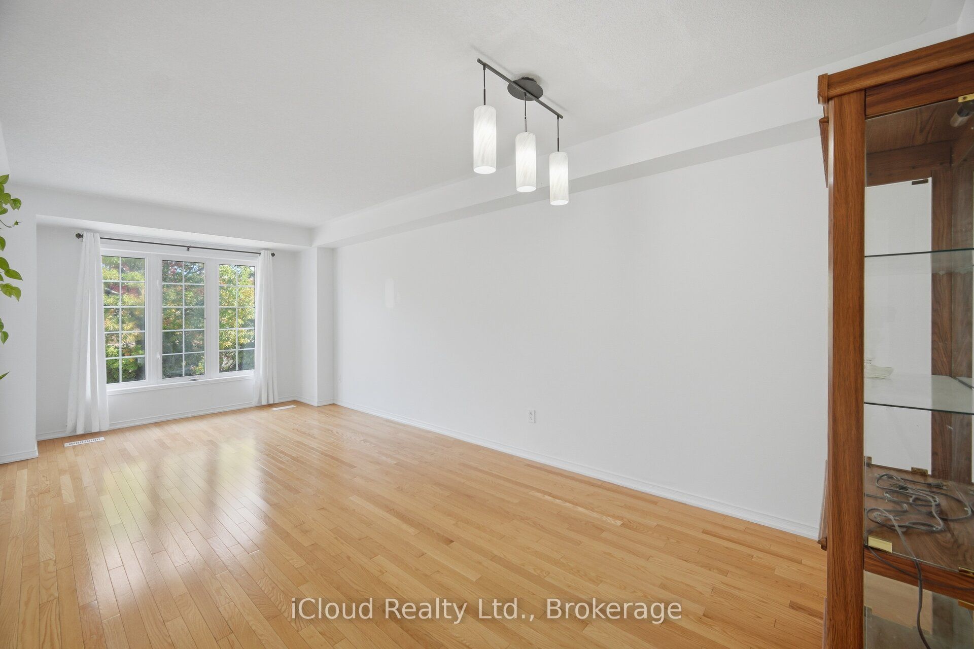 24 Oakins Lane 24 Property Photo 9