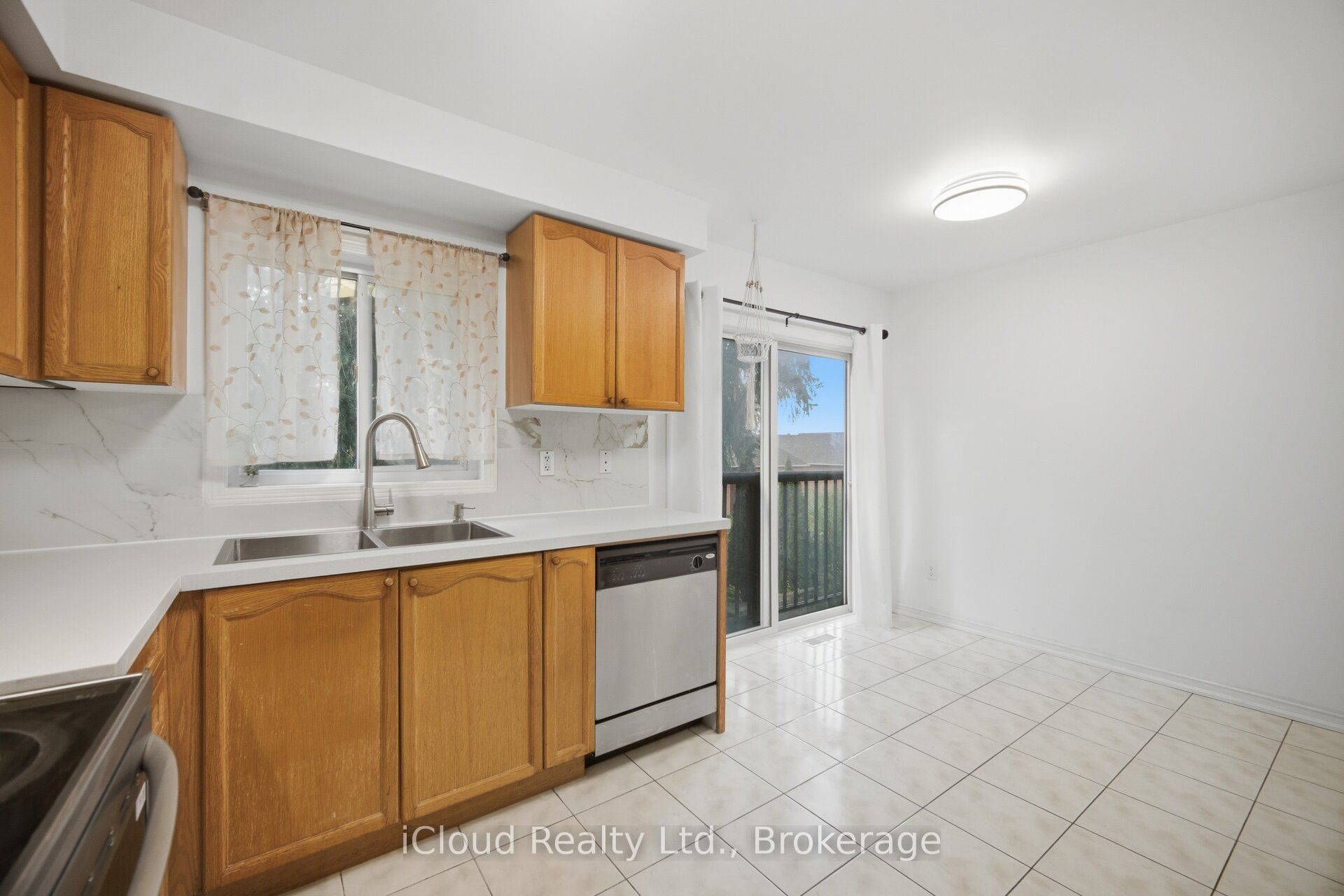 24 Oakins Lane 24 Property Photo 18