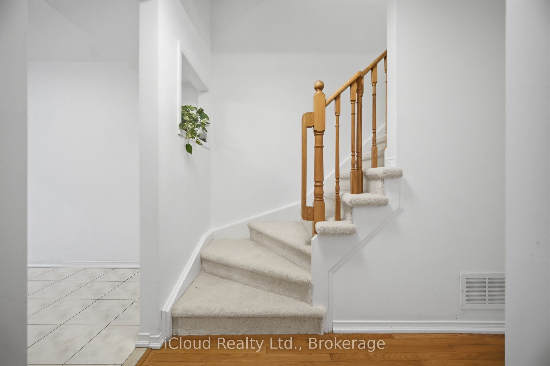 24 Oakins Lane 24 Property Photo 22