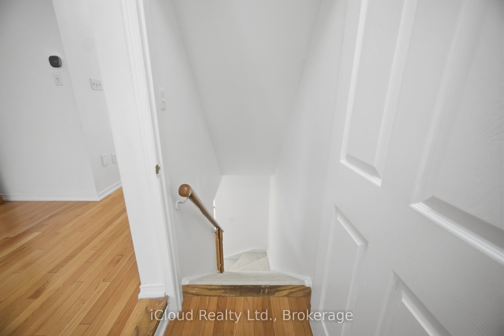 24 Oakins Lane 24 Property Photo 33