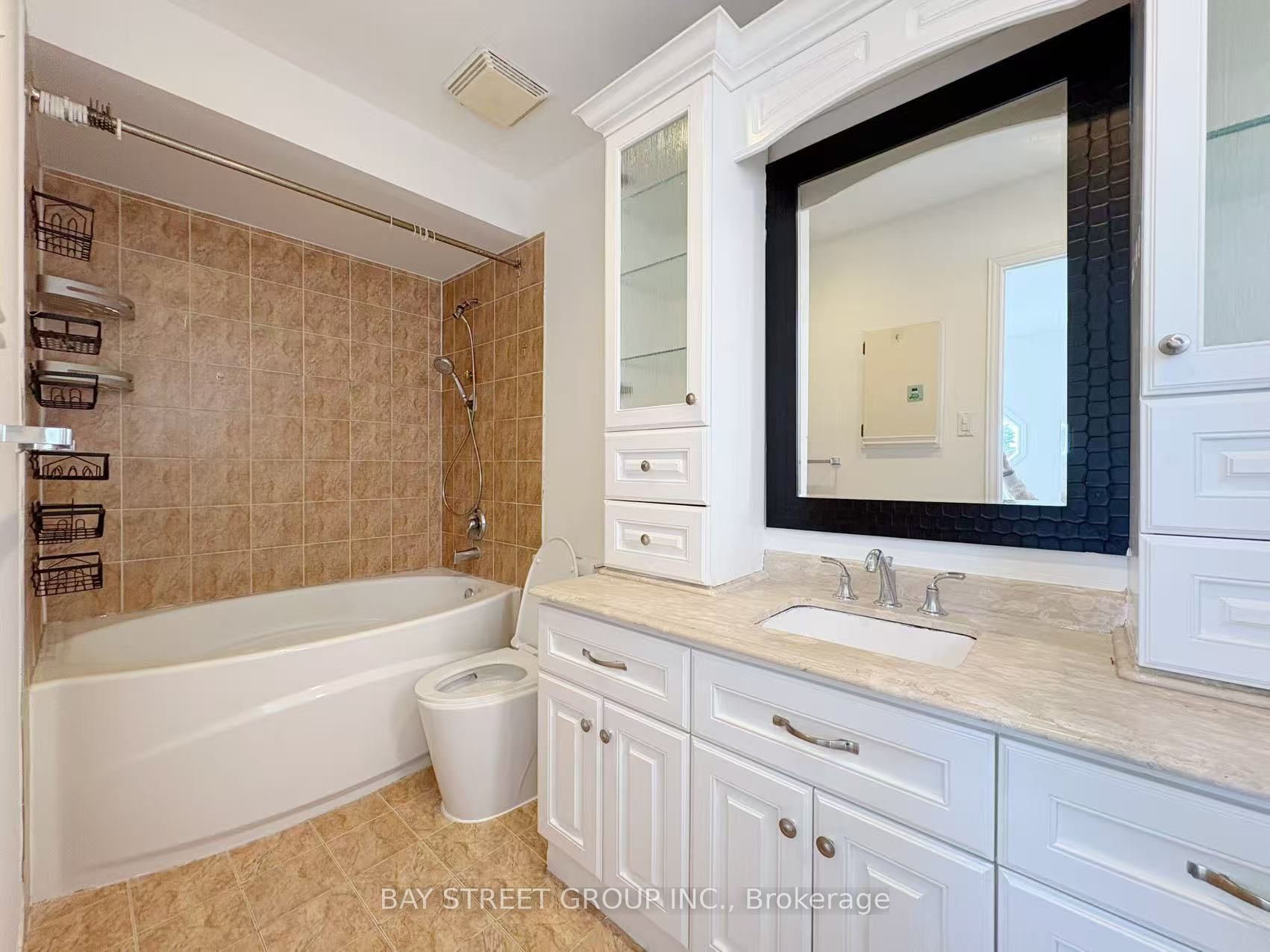 48 New Forest Square Property Photo 13