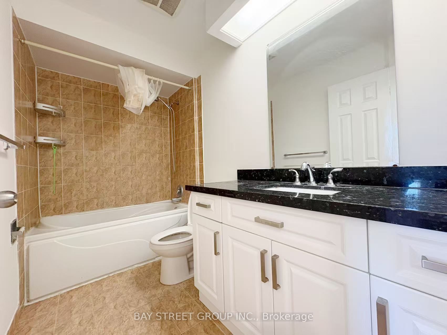 48 New Forest Square Property Photo 16