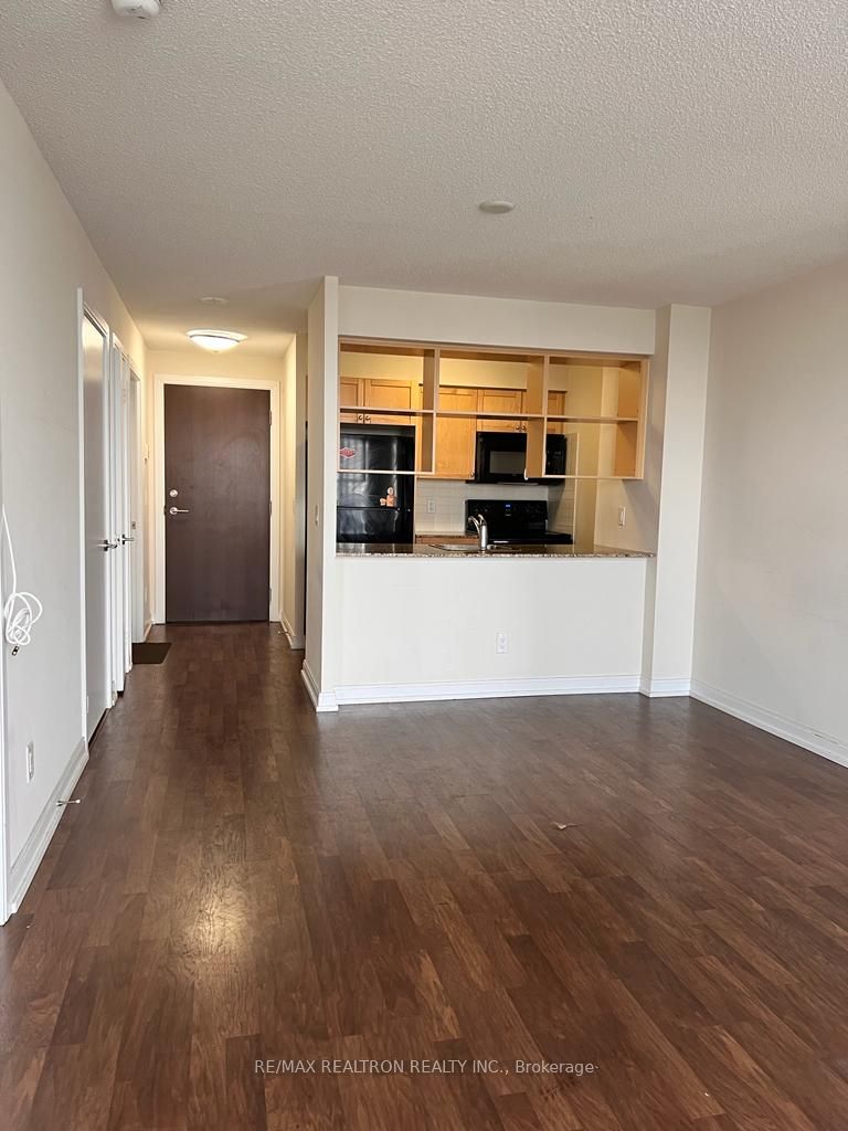 151 Village Green Square 2804 Property Photo 1