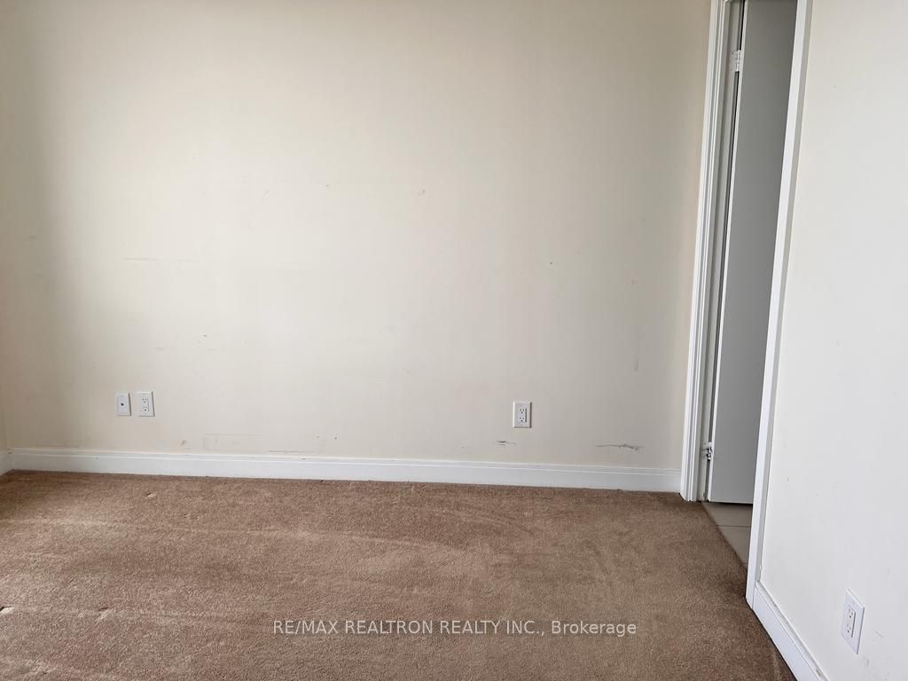 151 Village Green Square 2804 Property Photo 7