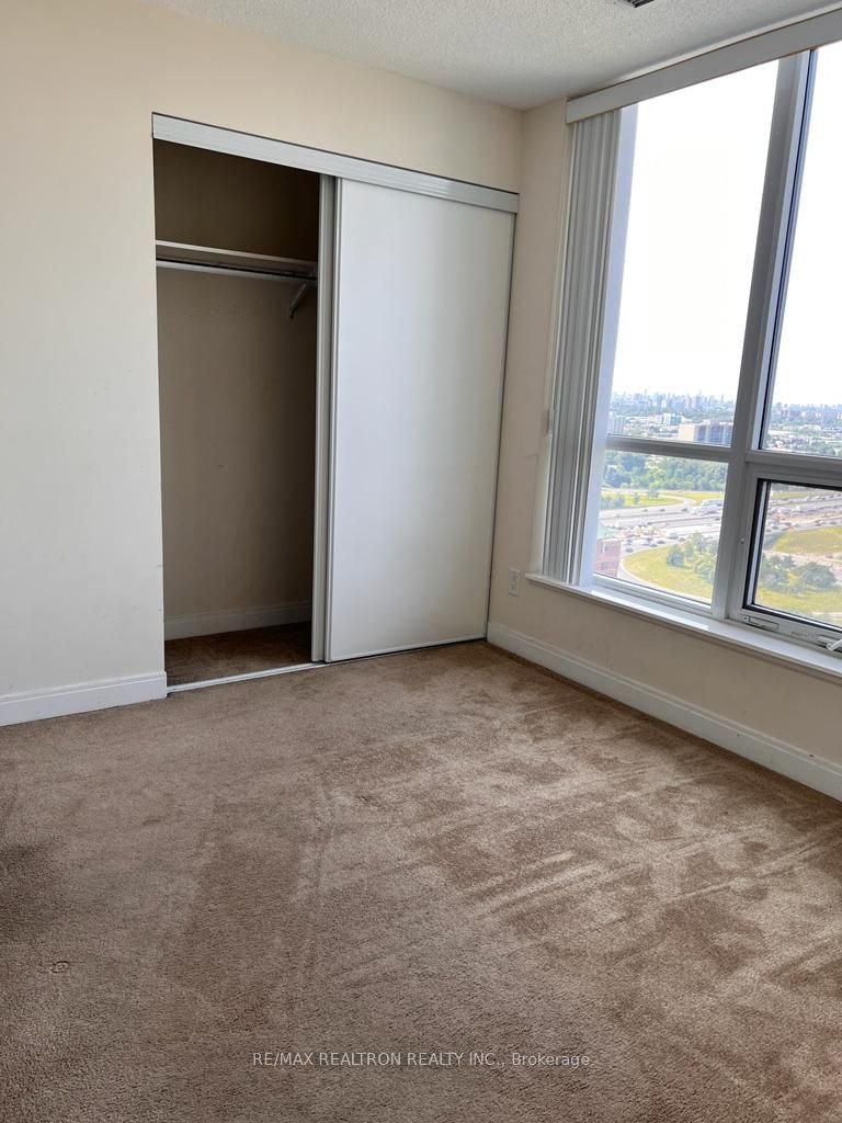 151 Village Green Square 2804 Property Photo 10