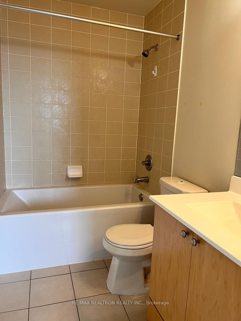 151 Village Green Square 2804 Property Photo 11